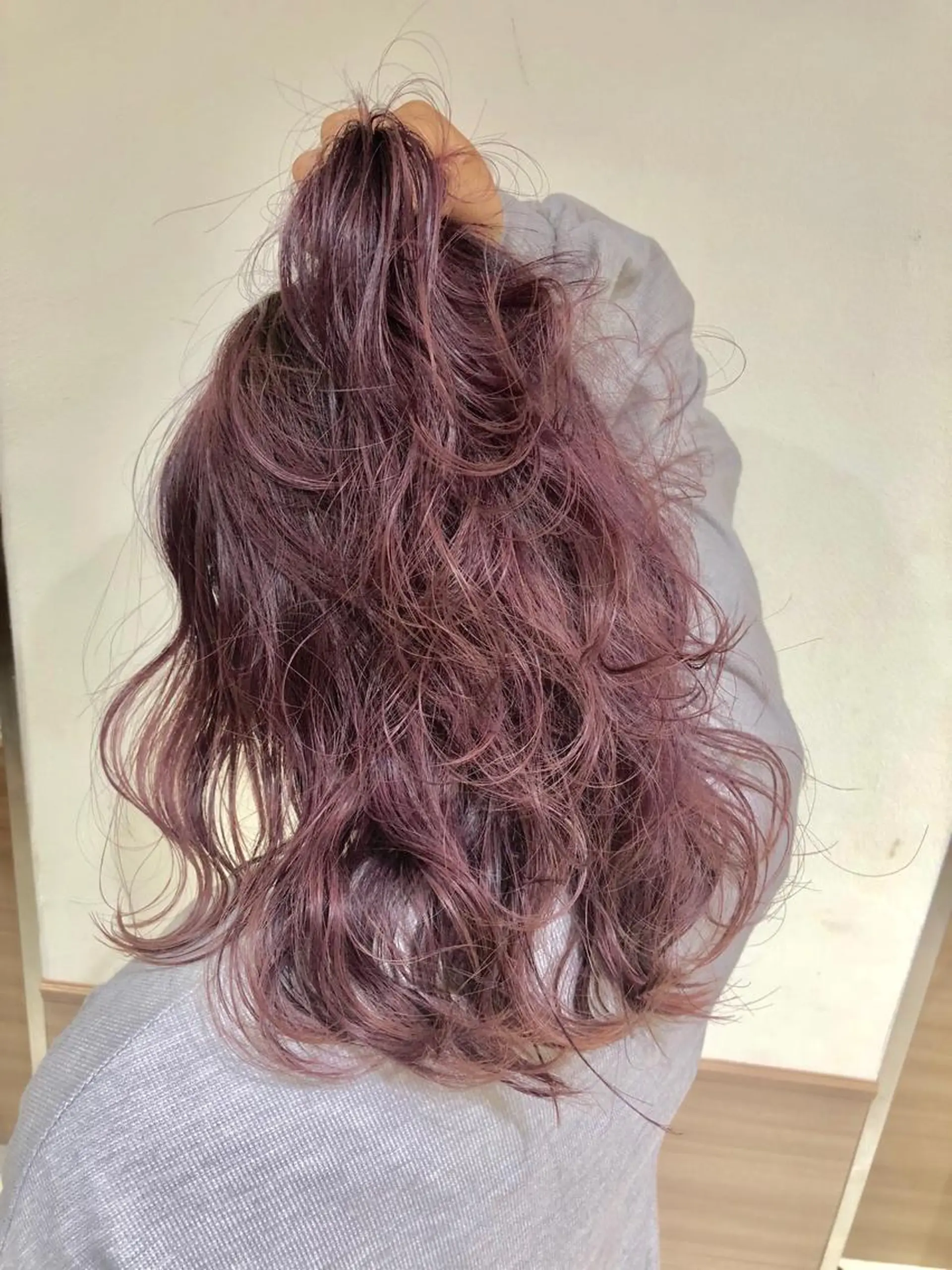 セミロング カラー アッシュ ピンクカラー ピンクアッシュ ヘアカラー トリートメント tuki yokohama所属・店長 小池アキトのヘアスタイル