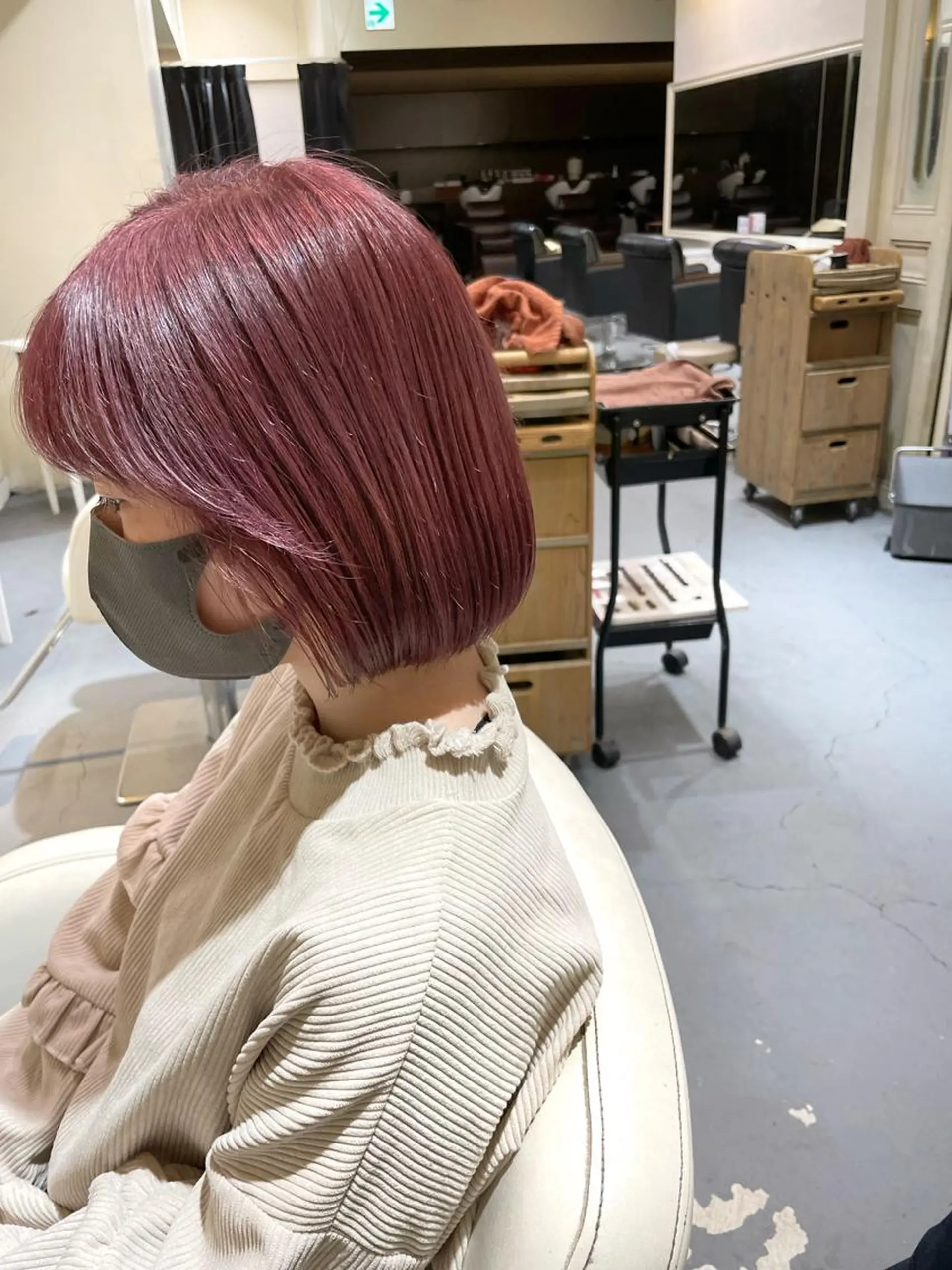 ショート カラー ヘアカラー ぱつっとボブ 古家 佑真のヘアスタイル