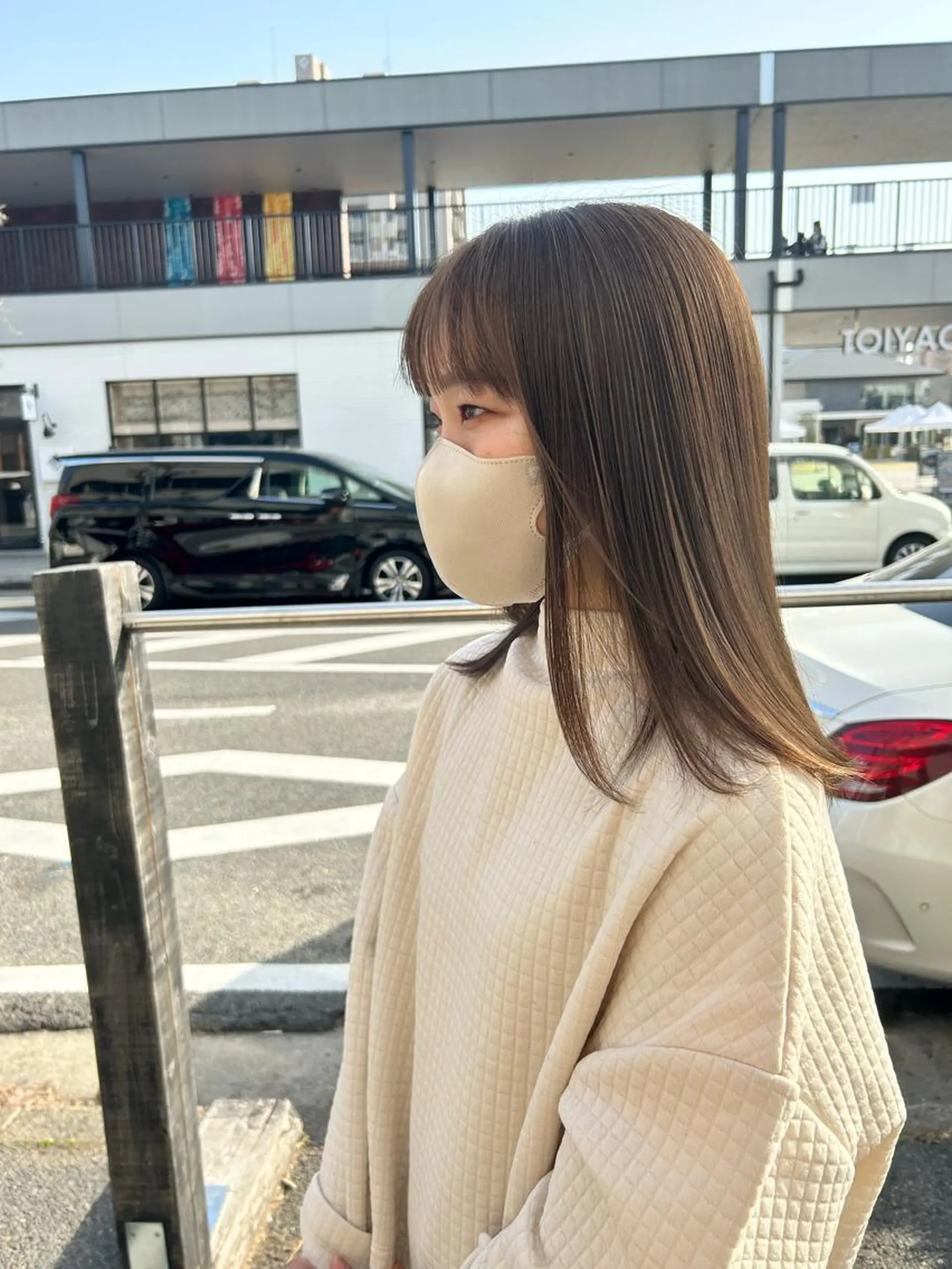 ミディアム カット ヘアカラー トリートメント 問屋町chapter 日笠快生のヘアスタイル