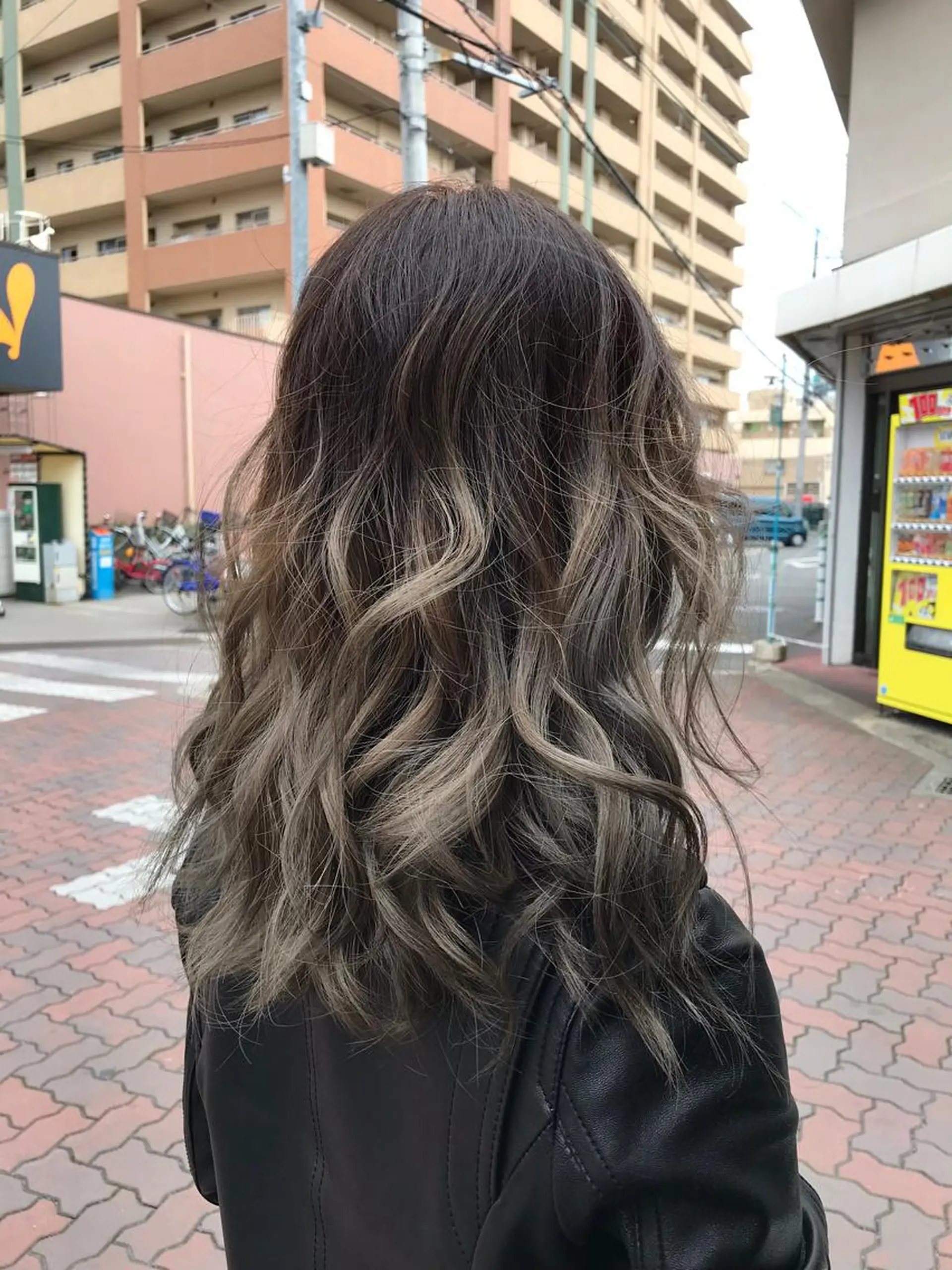 セミロング カラー TRUCK トラックのヘアスタイル