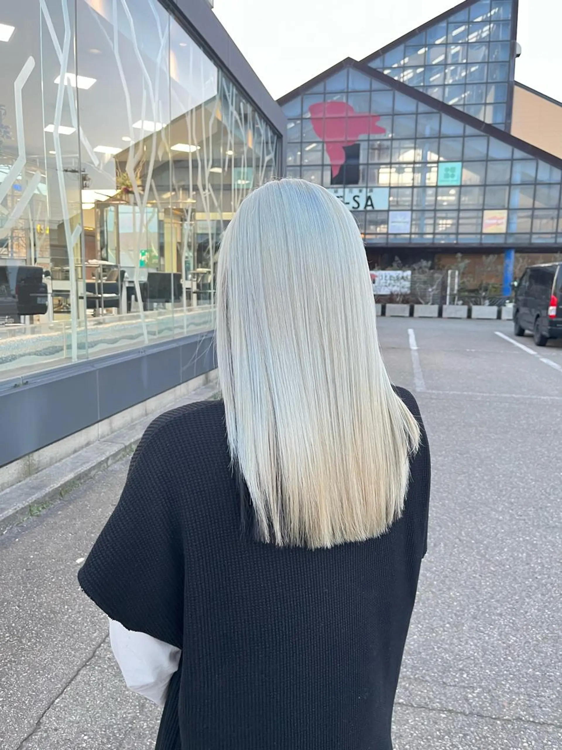 ロング カラー ブリーチ 多河 遥のヘアスタイル