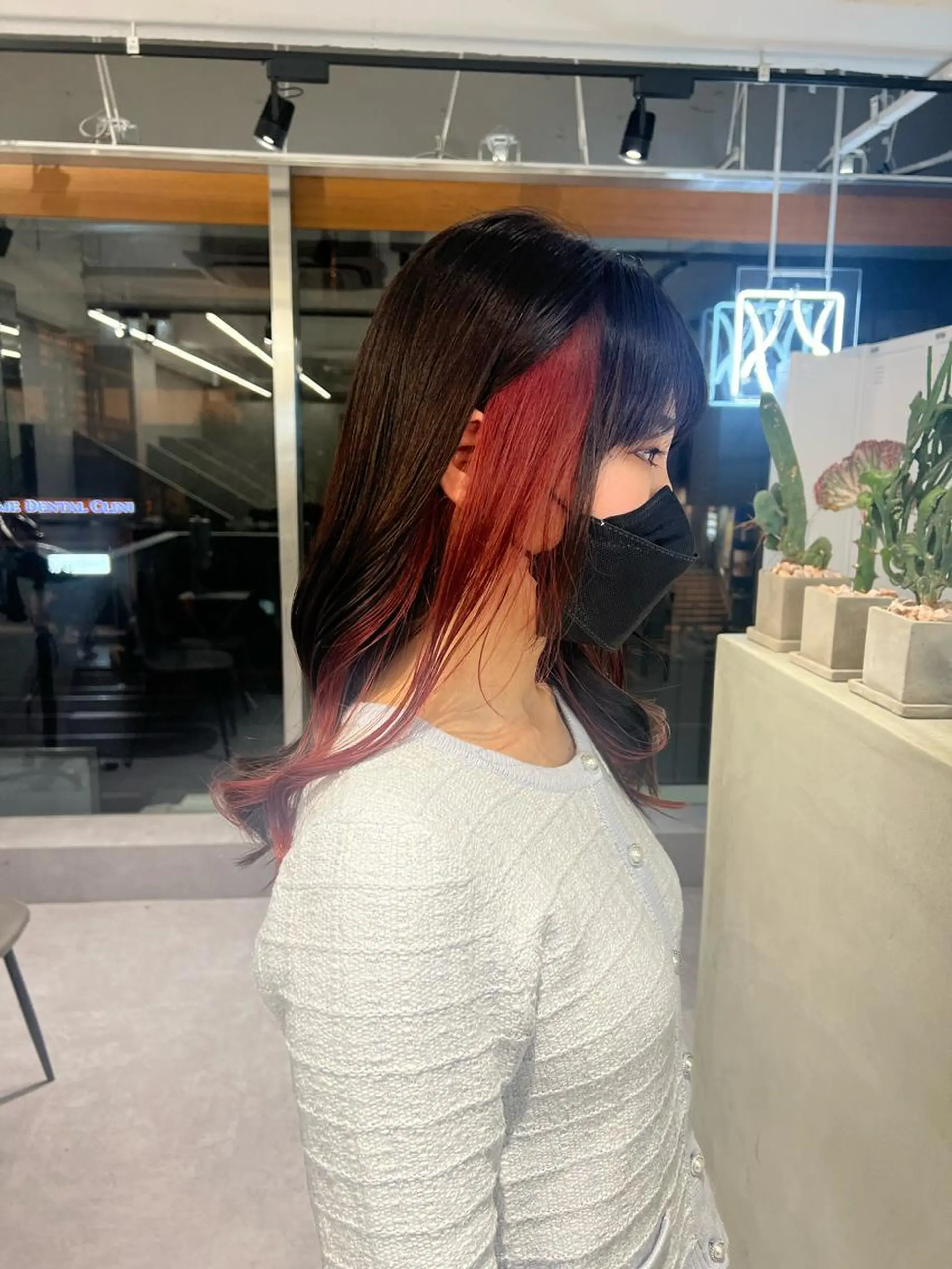 ロング カラー インナーカラー レッドカラー 小林 拓真のヘアスタイル