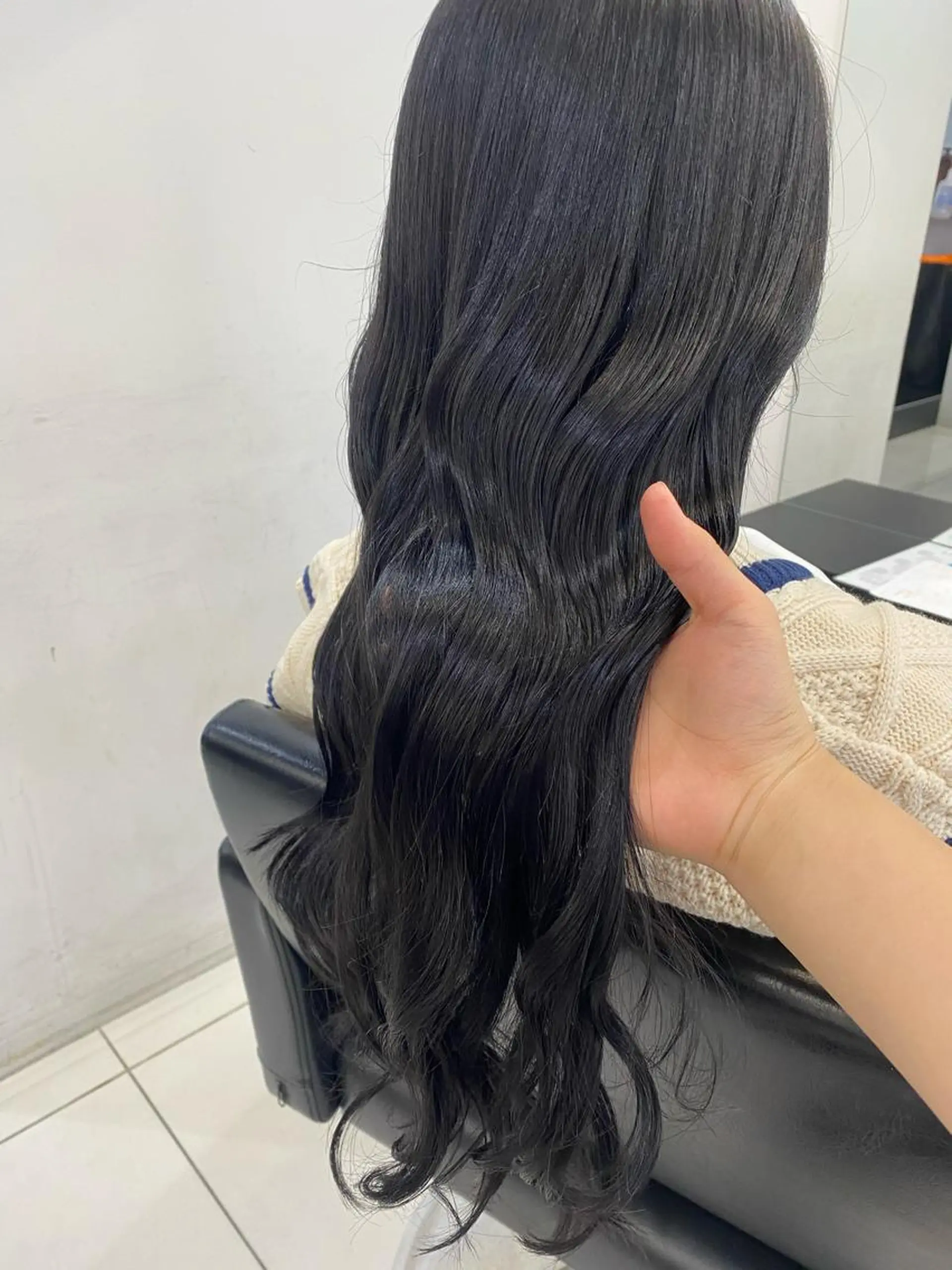 セミロング カラー 小顔ショート🦋 八巻ちさとのヘアスタイル