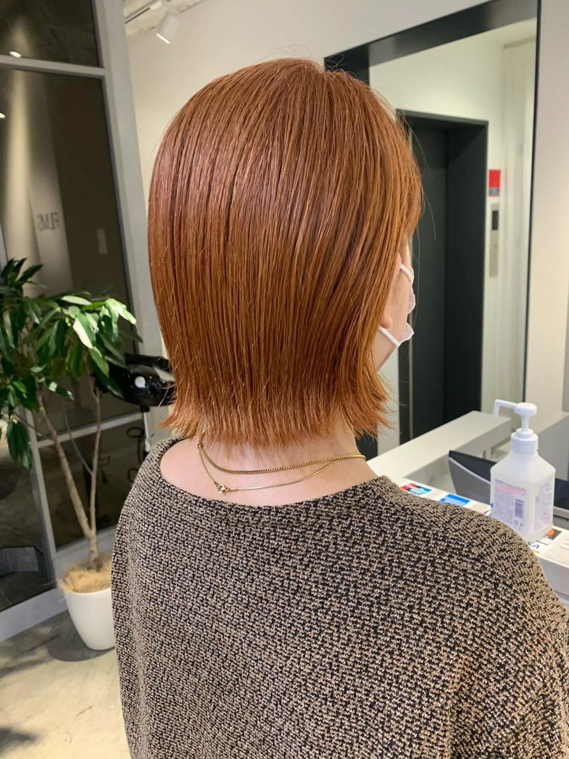ミディアム カラー オレンジ ボブ 鈴木 真司のヘアスタイル