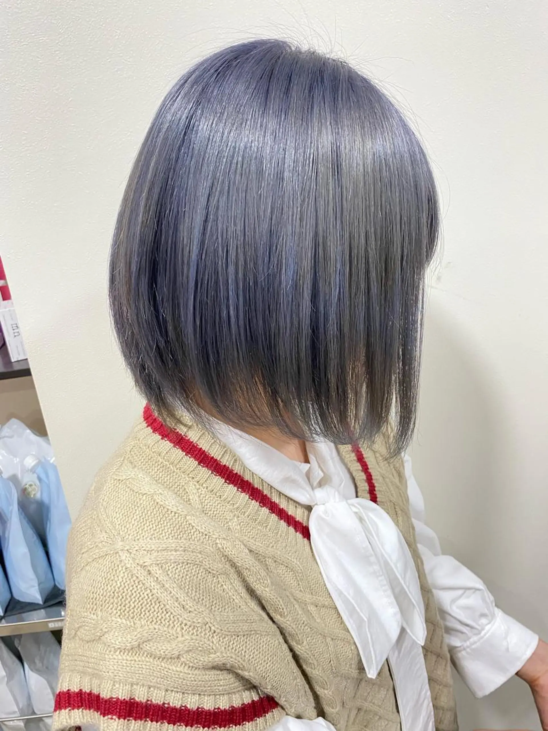 ミディアム カラー ブリーチ ブルーカラー ブルージュ シルバー Ami アミのヘアスタイル