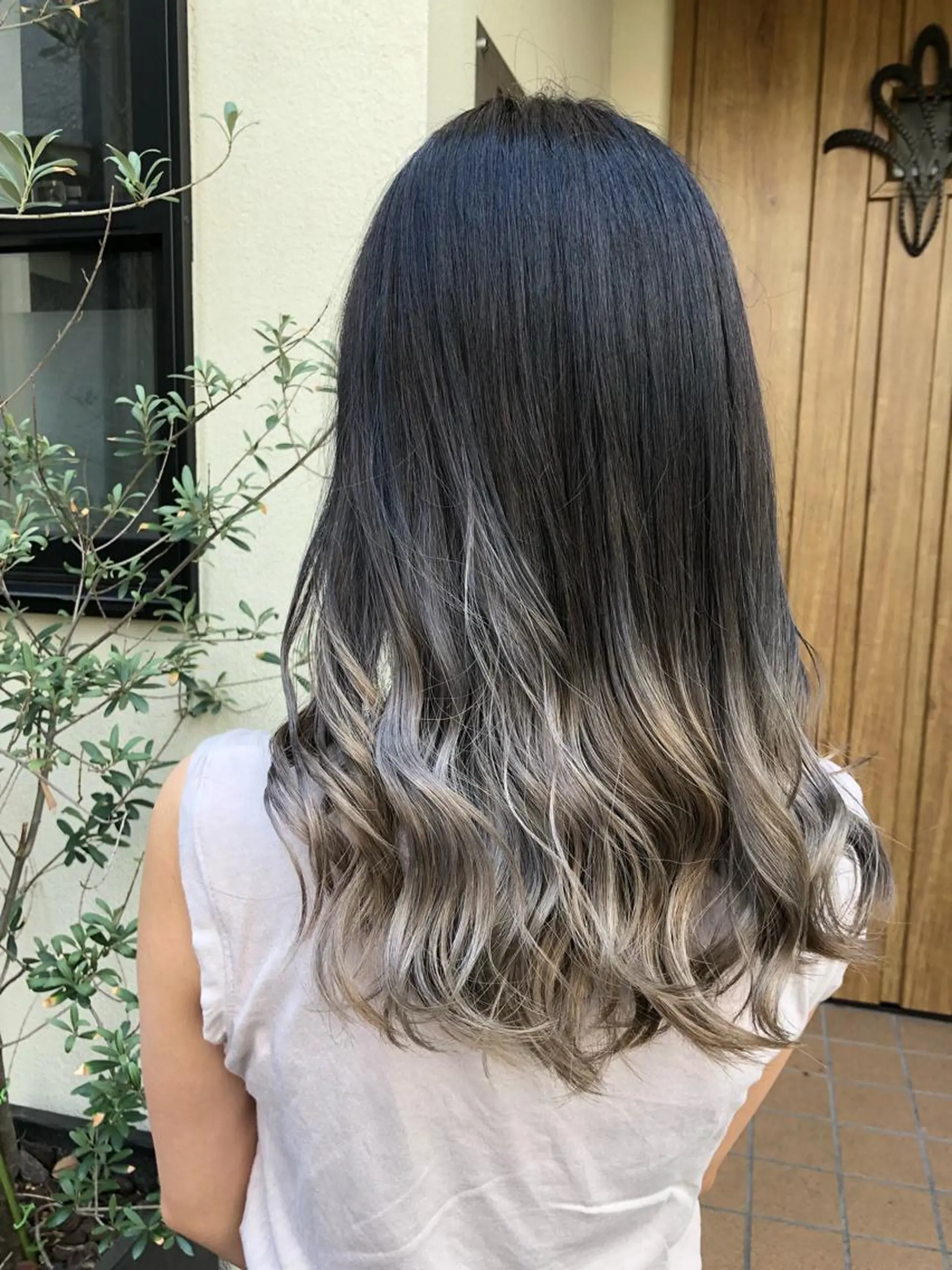 セミロング ブリーチ毛矯正.髪質 改善.髪にドラマをのヘアスタイル