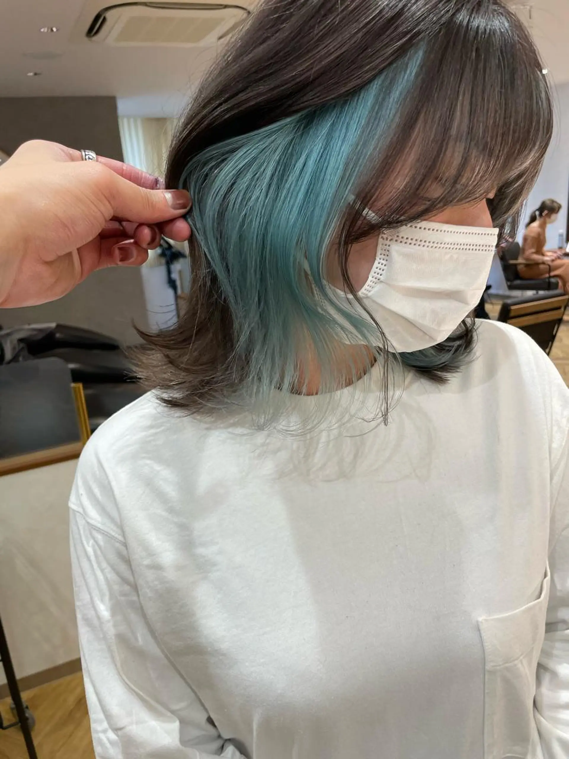 ミディアム ミストバング 韓国風カラー 卒業式のヘアスタイル 髪質改善 韓国風ヘア ViVIE所属・VIVIE天神 ブリーチのヘアスタイル