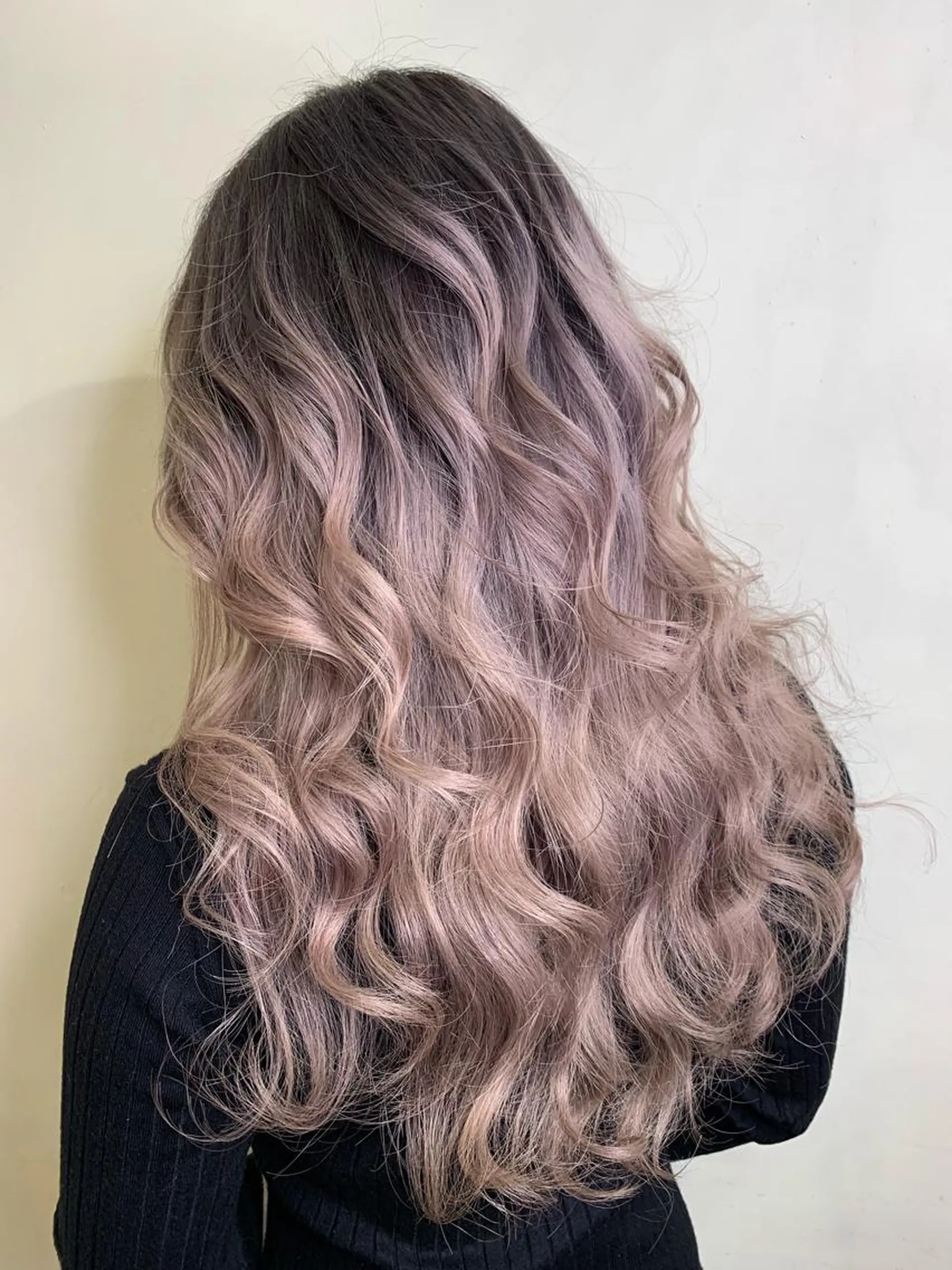 ロング カラー ブリーチ グラデーションカラー ヘアカラー サロウィン千葉所属・サロウィン千葉店 Toshikiのヘアスタイル