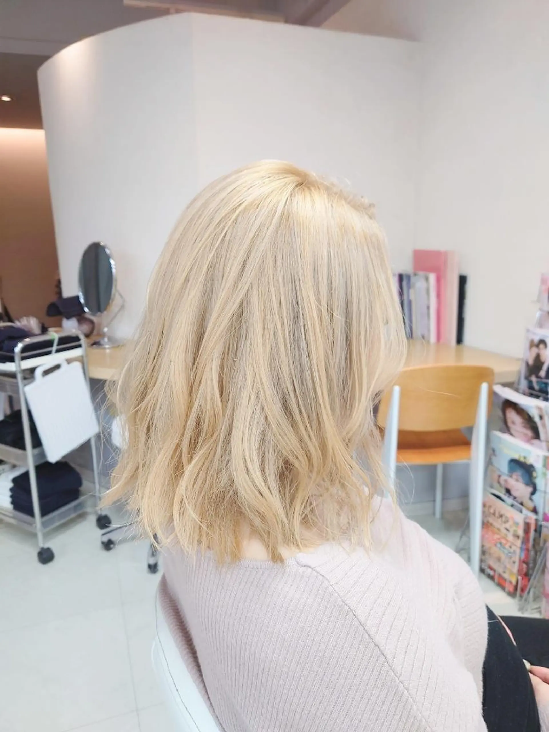 ミディアム カラー ベージュカラー ホワイトベージュ nagane sayakaのヘアスタイル