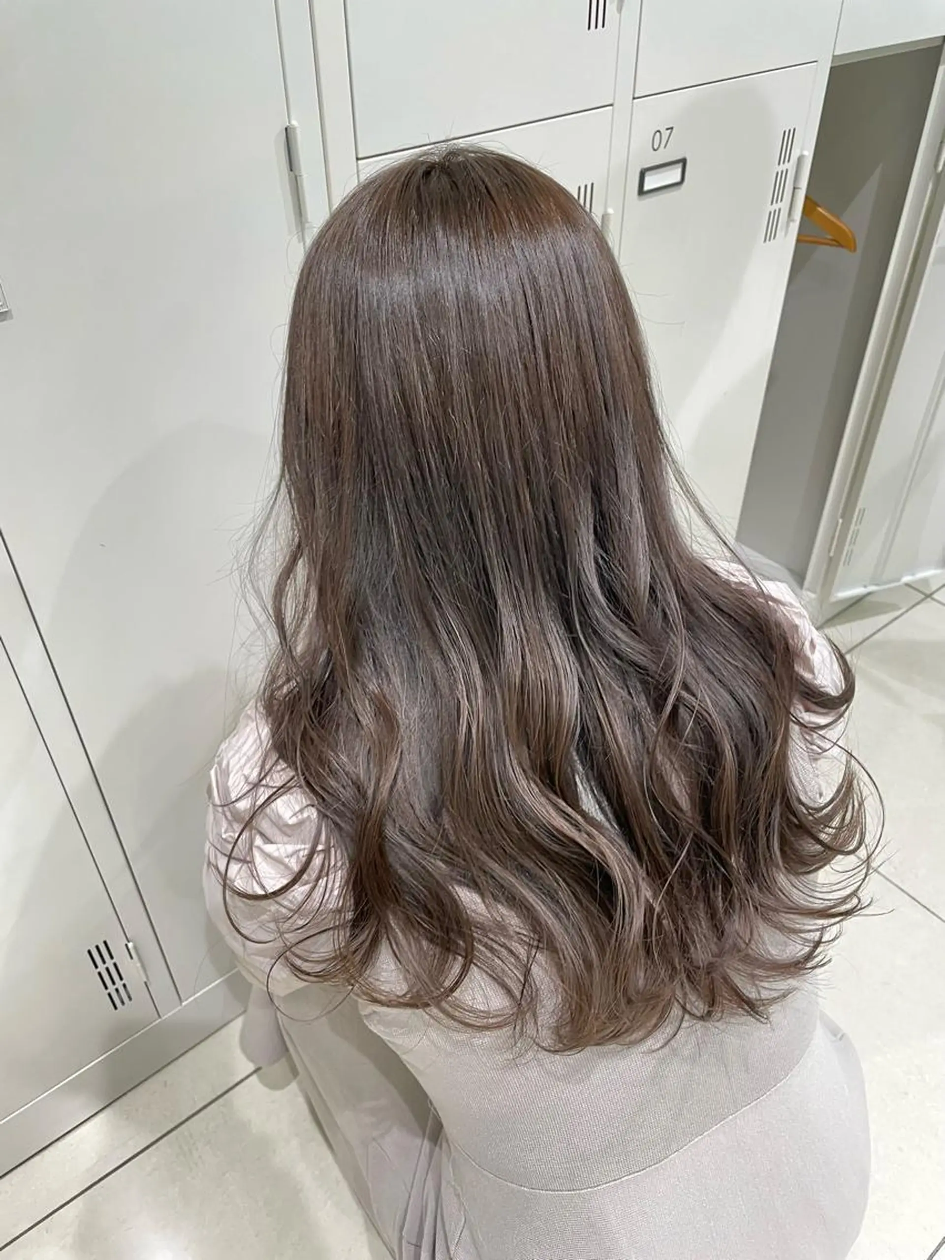 ロング カラー グレージュ イルミナカラー カット ヘアカラー トリートメント 【デザインカラー】 粥川佳日望のヘアスタイル