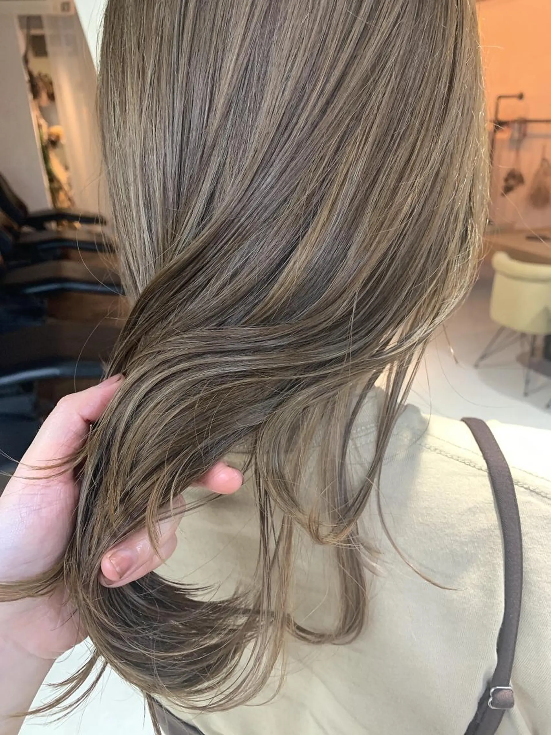 セミロング カラー momo 岡崎のヘアスタイル
