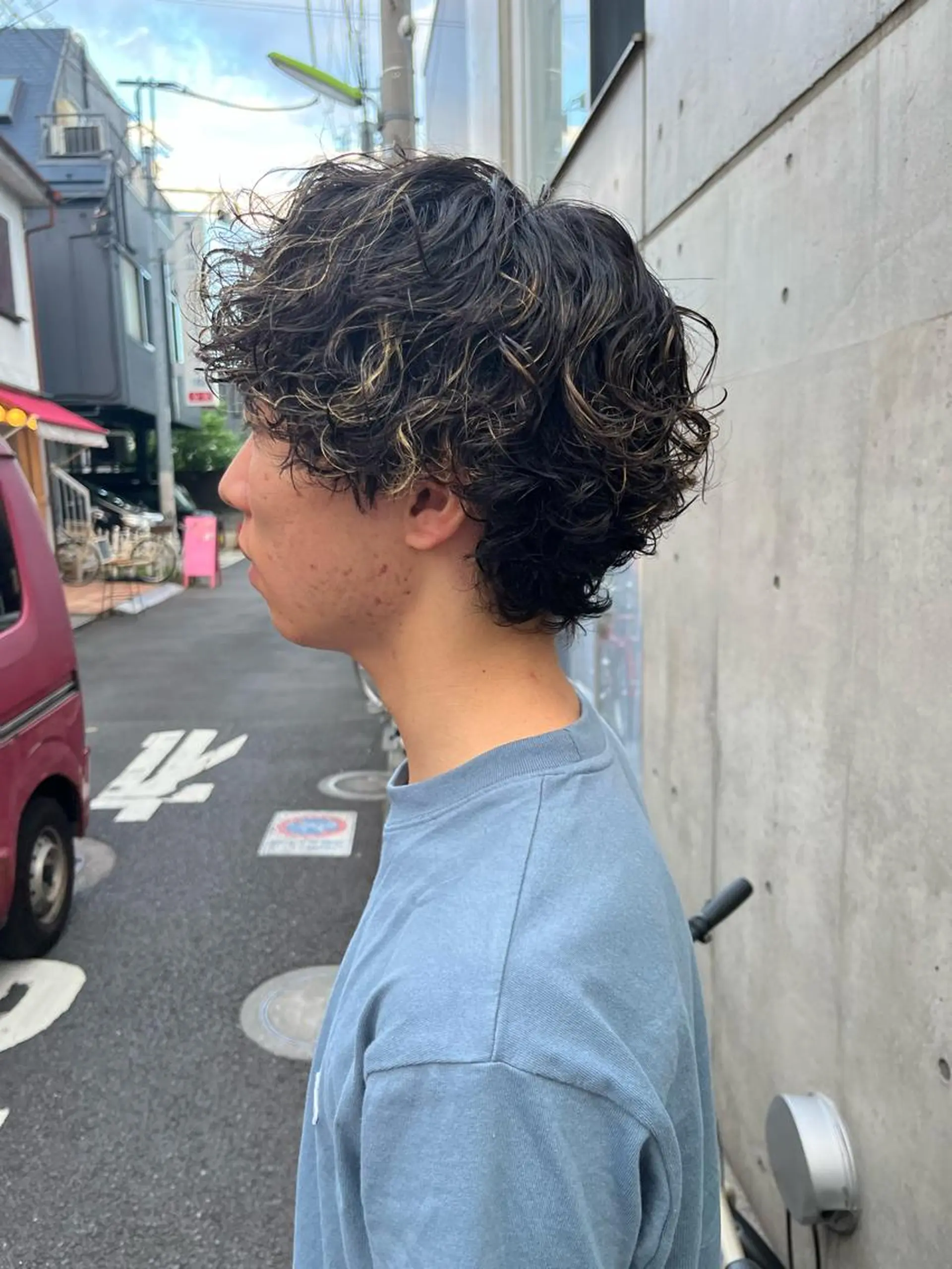 ミディアム カラー パーマ ヘアアレンジ メンズ ミディアムパーマ メンズハイライト メンズパーマ プードルパーマ ハイライトカラー メンズパーマの達人 🌟川内絵人のヘアスタイル
