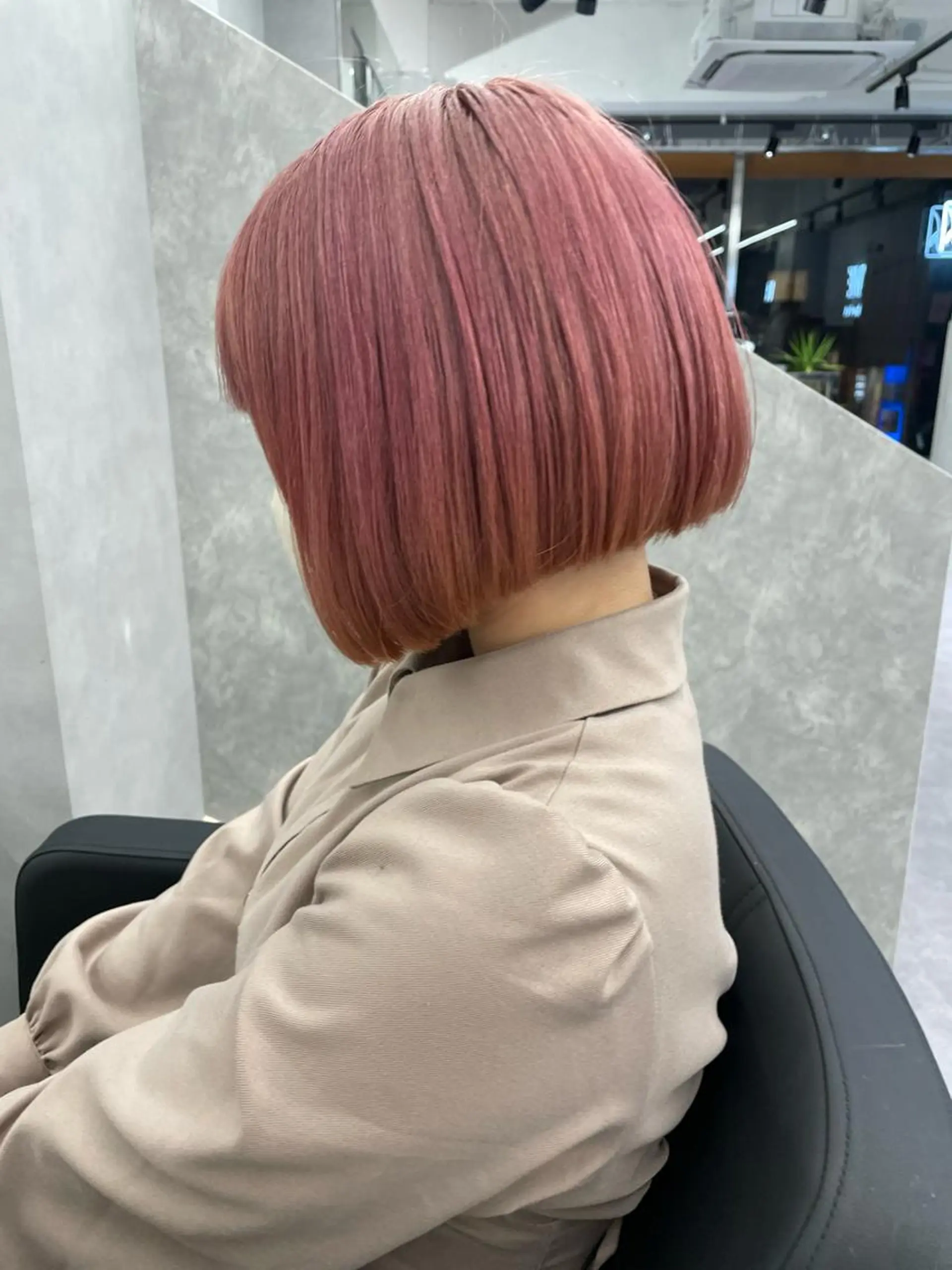ショート カラー ブリーチ ピンクカラー ヘアカラー 小林 拓真のヘアスタイル