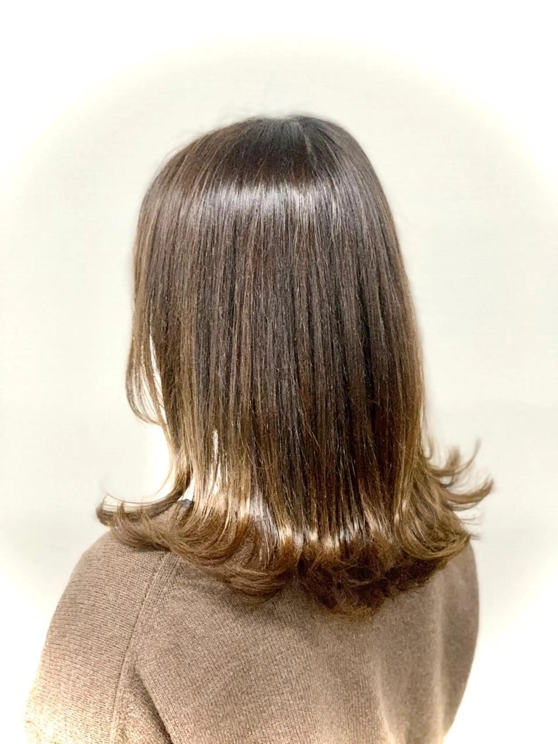 ミディアム トリートメント カット ヘアカラー ゲーマー美容師 KENTOのヘアスタイル