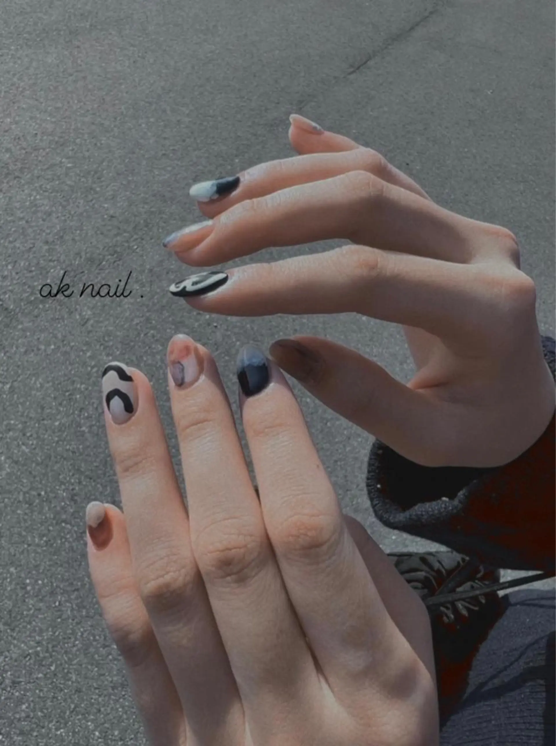 ミディアム ネイル ak nail .のネイルデザイン