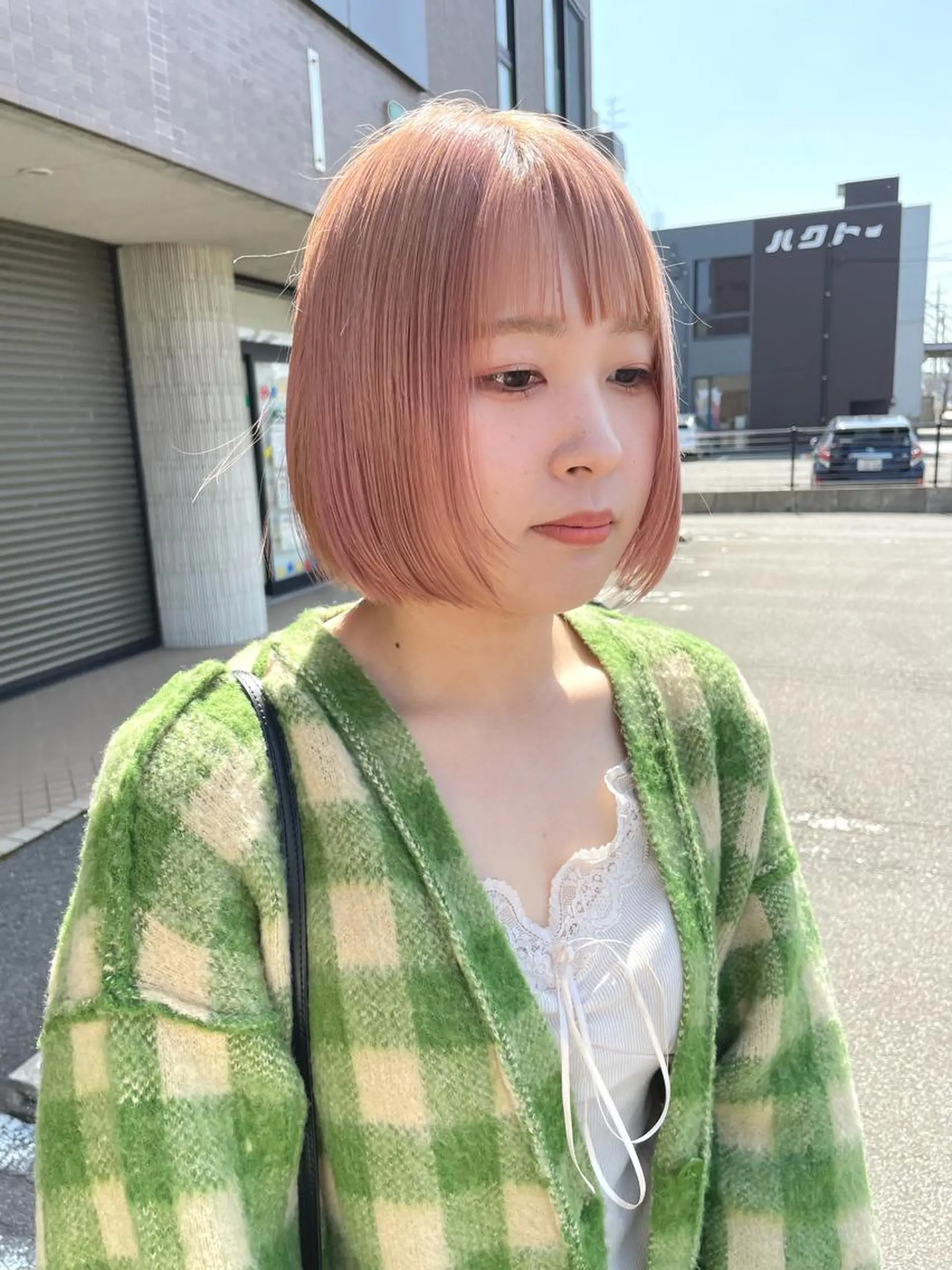 ショート カラー ブリーチ ROBBY HIMERIのヘアスタイル