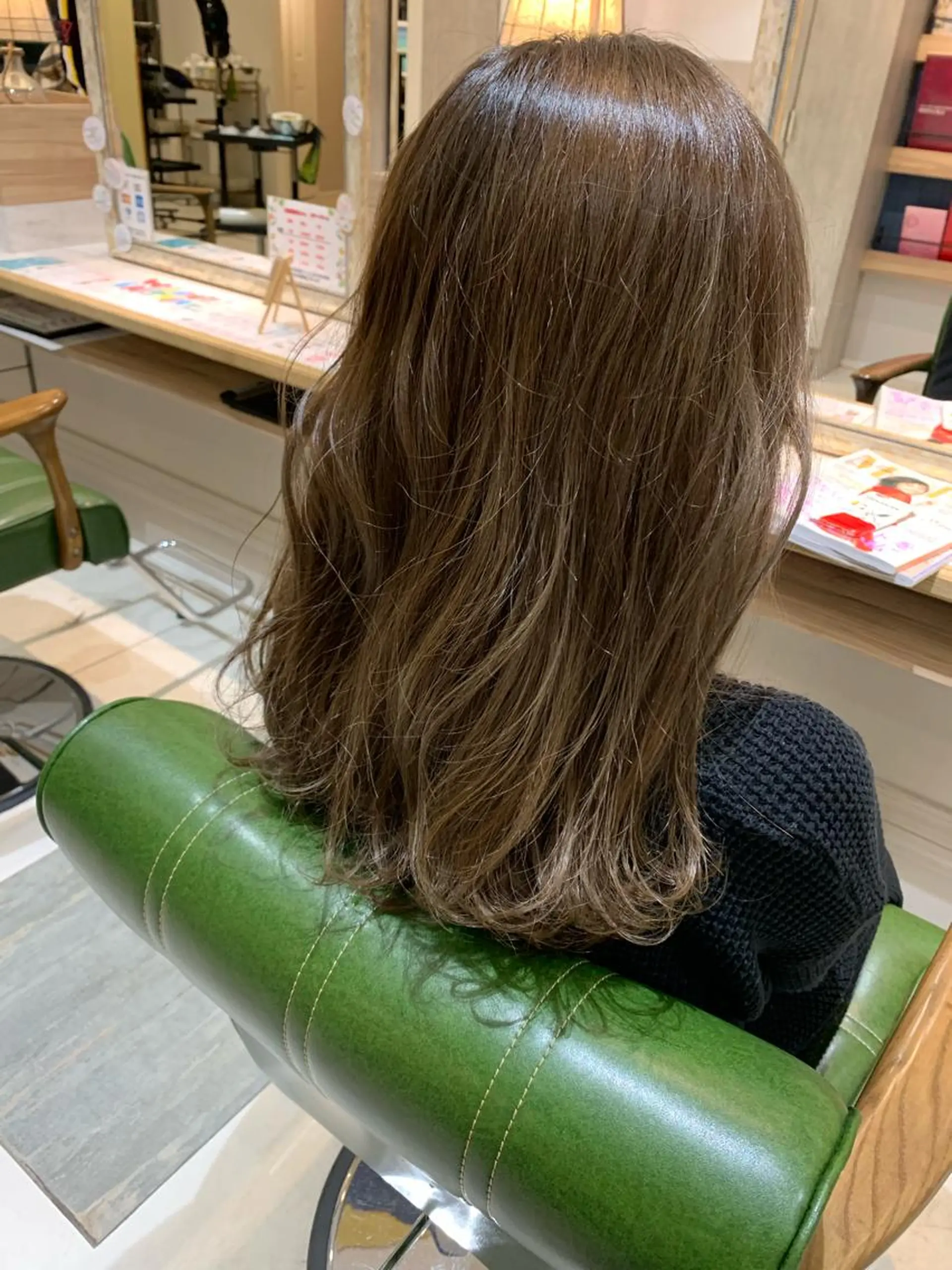 セミロング カラー 畠山 華奈のヘアスタイル