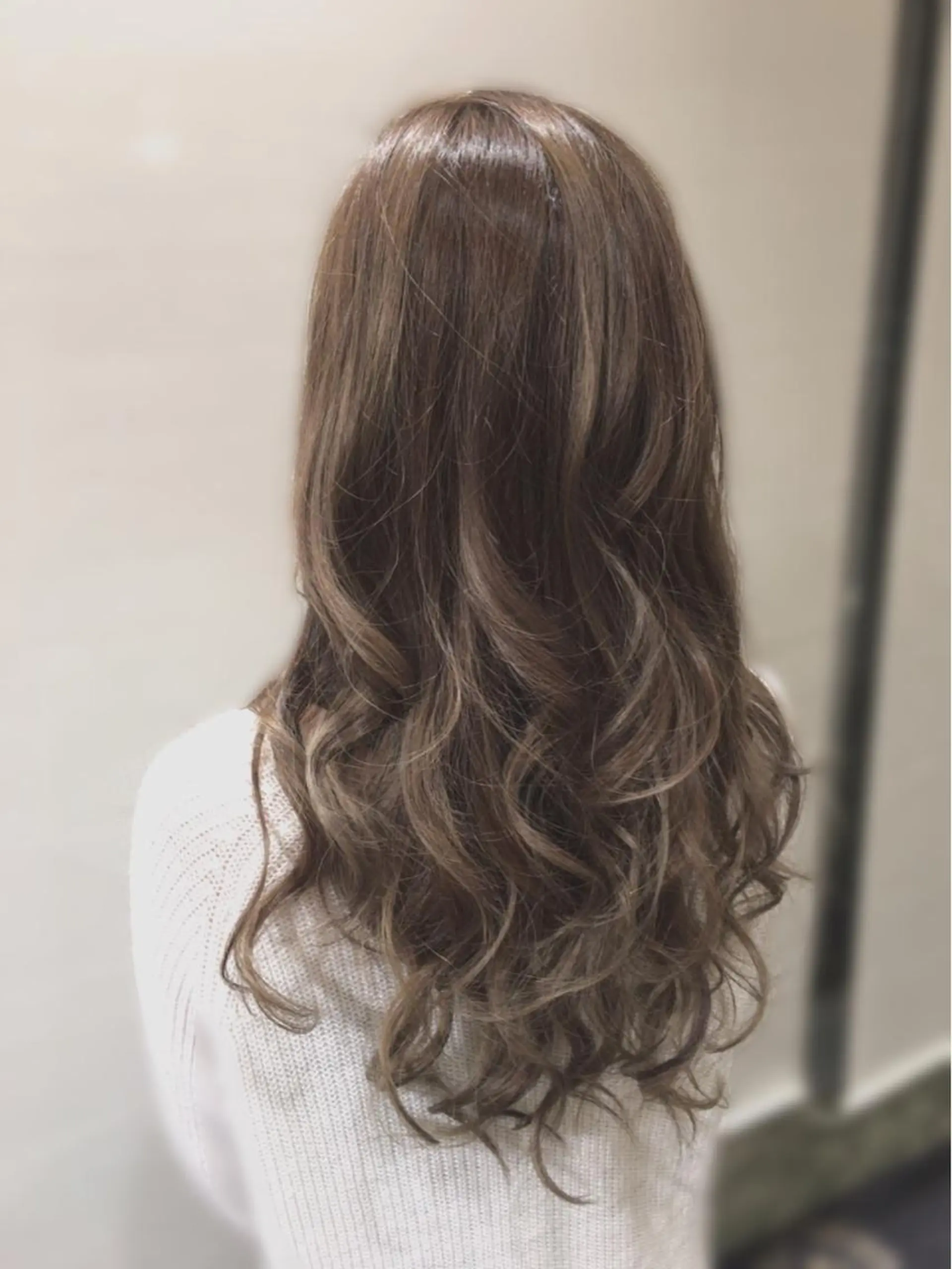 ロング カラー グラデーションカラー ハイライトカラー シルバー ハイライト i-Dear -studio Kobe-所属・横野 孝志のヘアスタイル