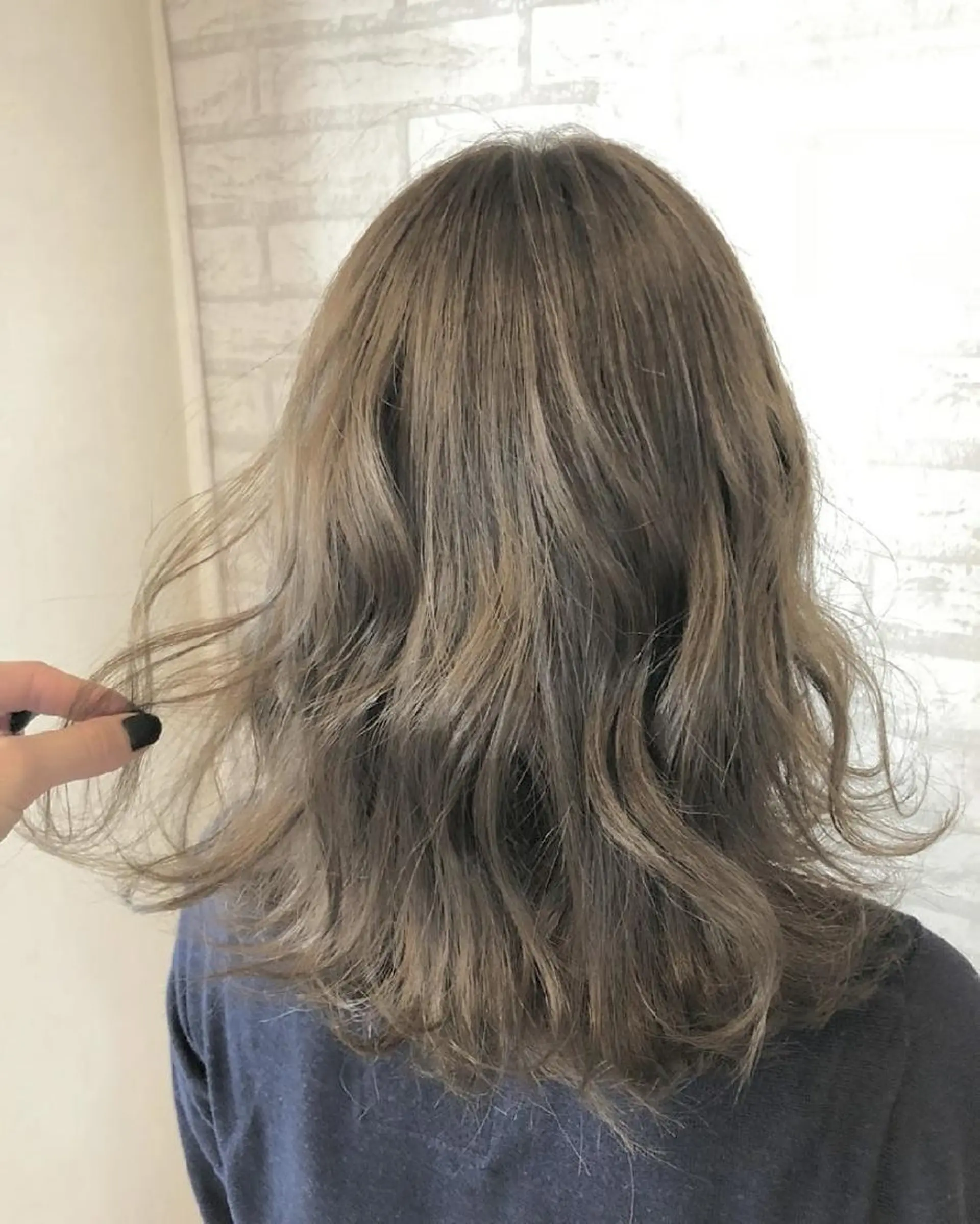 カラー セミロング アッシュ ミルクティーアッシュ JIL BLAN 京都所属・RU RIのヘアスタイル