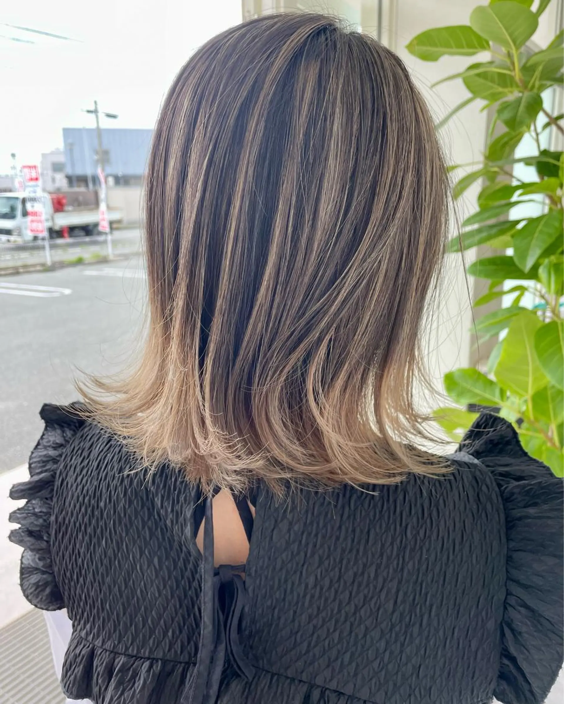 ミディアム カラー バレイヤージュ ハイライトカラー ハイライト レイヤーカット 錦 茉李のヘアスタイル