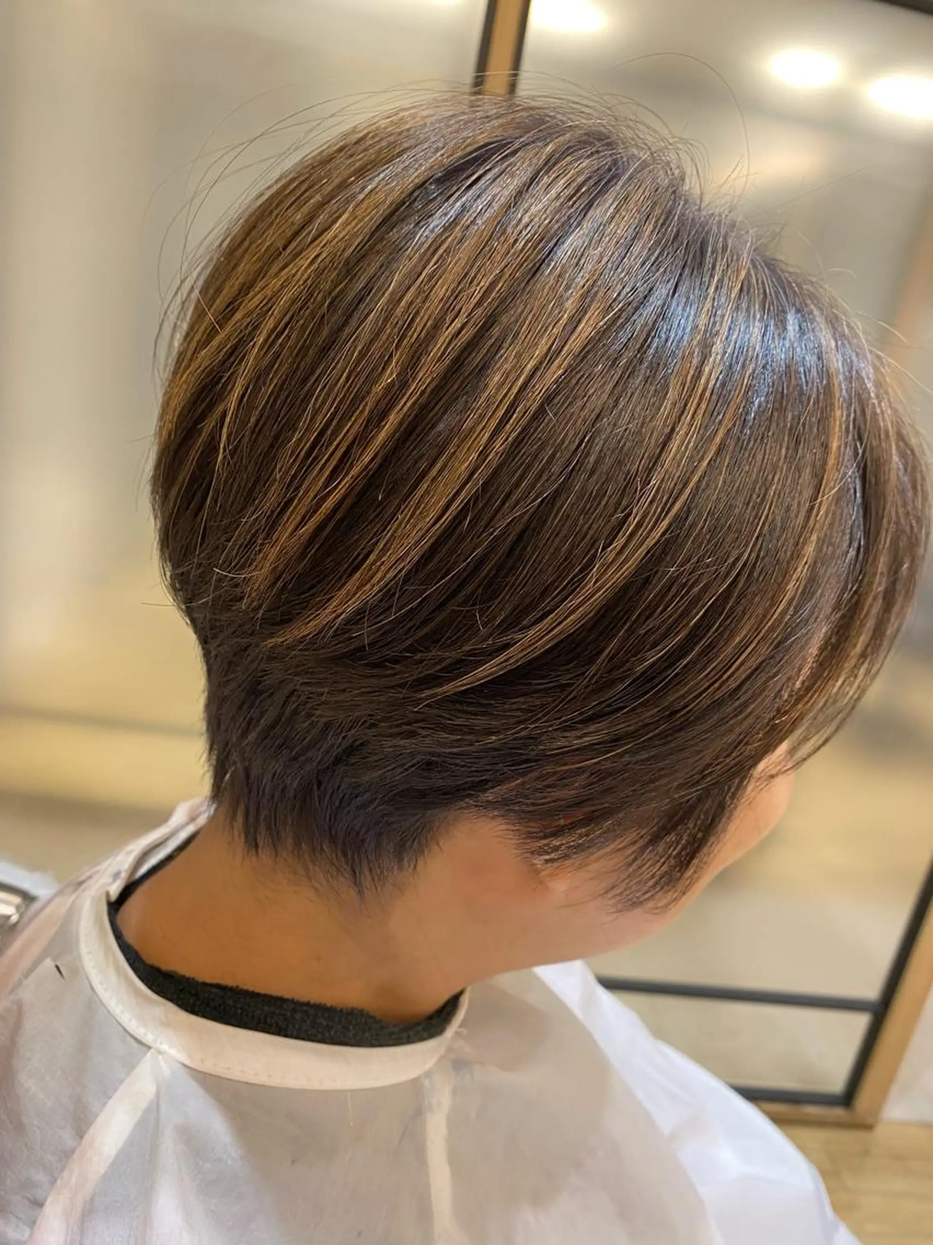 ショート ハイライト ヘアカラー サイトウ ナツキのヘアスタイル