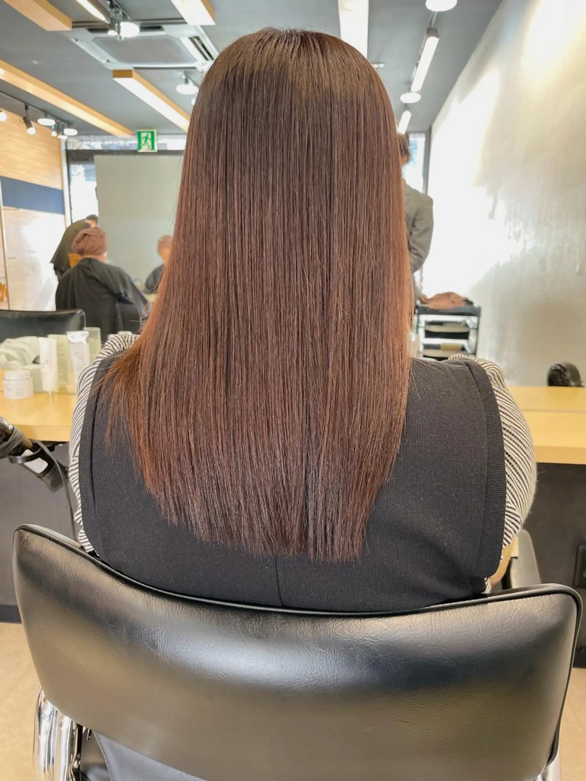 セミロング 中村　イノアカラー 飛優　六本松のヘアスタイル