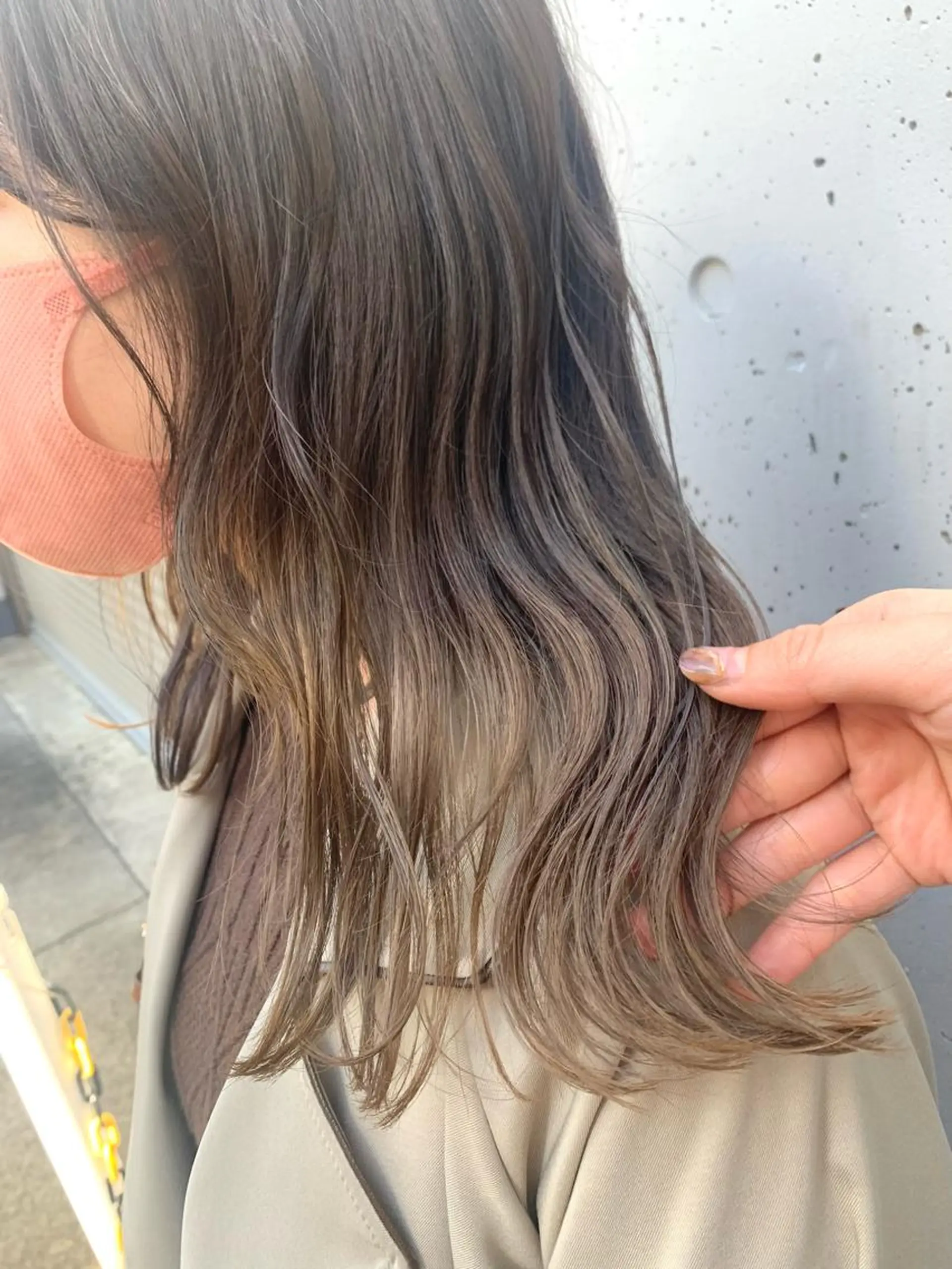 セミロング カラー ベージュカラー ブリーチ シルバー シルバーベージュ 似合わせカラー🫶 小川千波のヘアスタイル