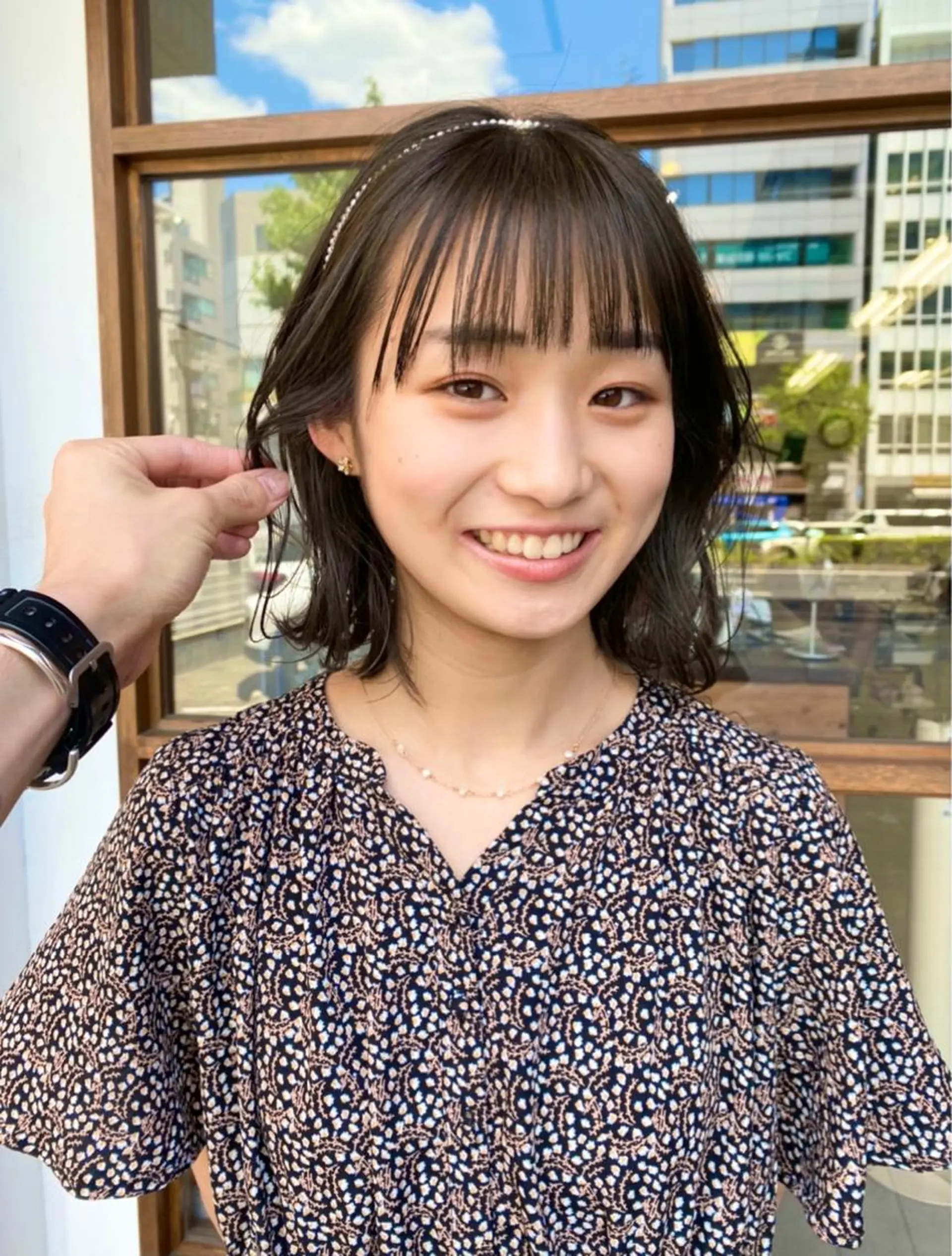 ミディアム カラー ミディアムパーマ バレイヤージュ ブリーチ ケアブリーチ デザインカラー カット ヘアカラー クロスパーマ× 透明感カラー✂︎のヘアスタイル