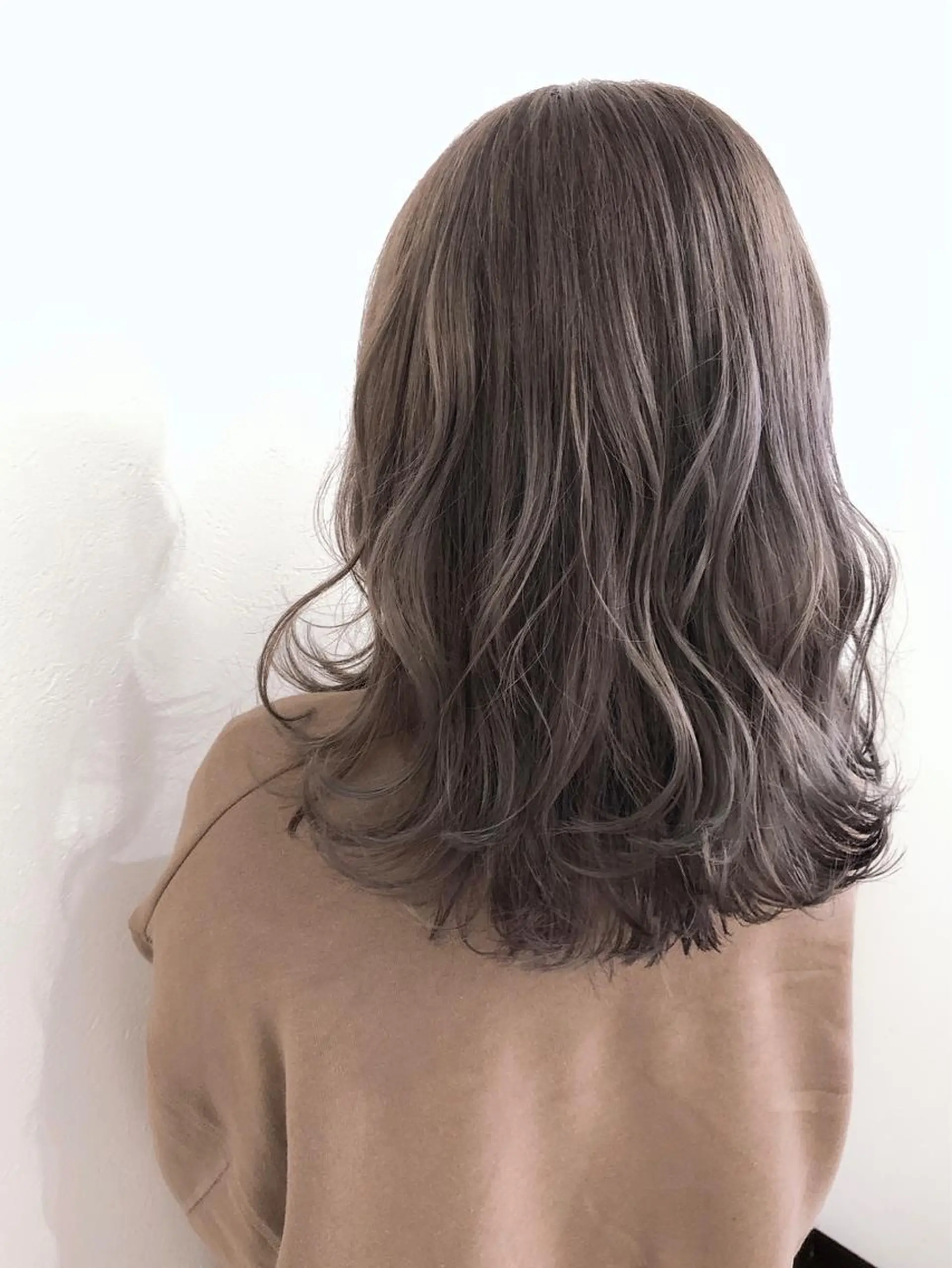 セミロング TIARA minoriのヘアスタイル