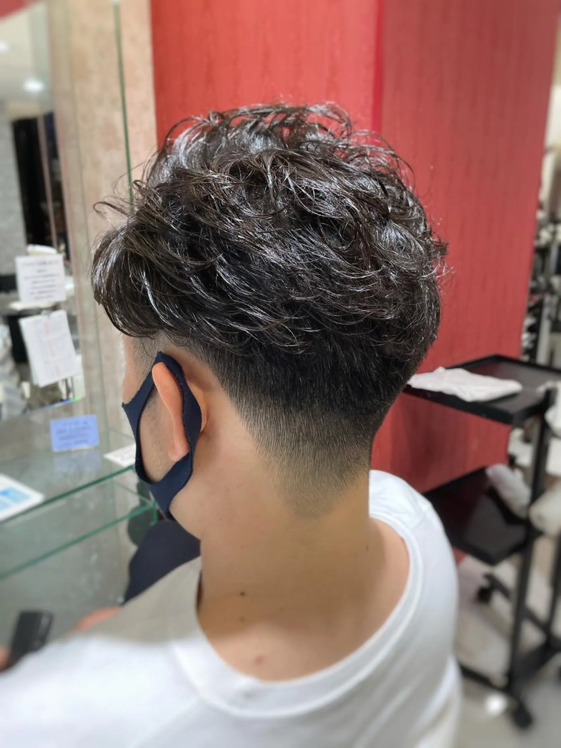 ショート パーマ ヘアアレンジ メンズ フェードカット メンズパーマ ショートヘア スパイラルパーマ 秋山 幸太のヘアスタイル