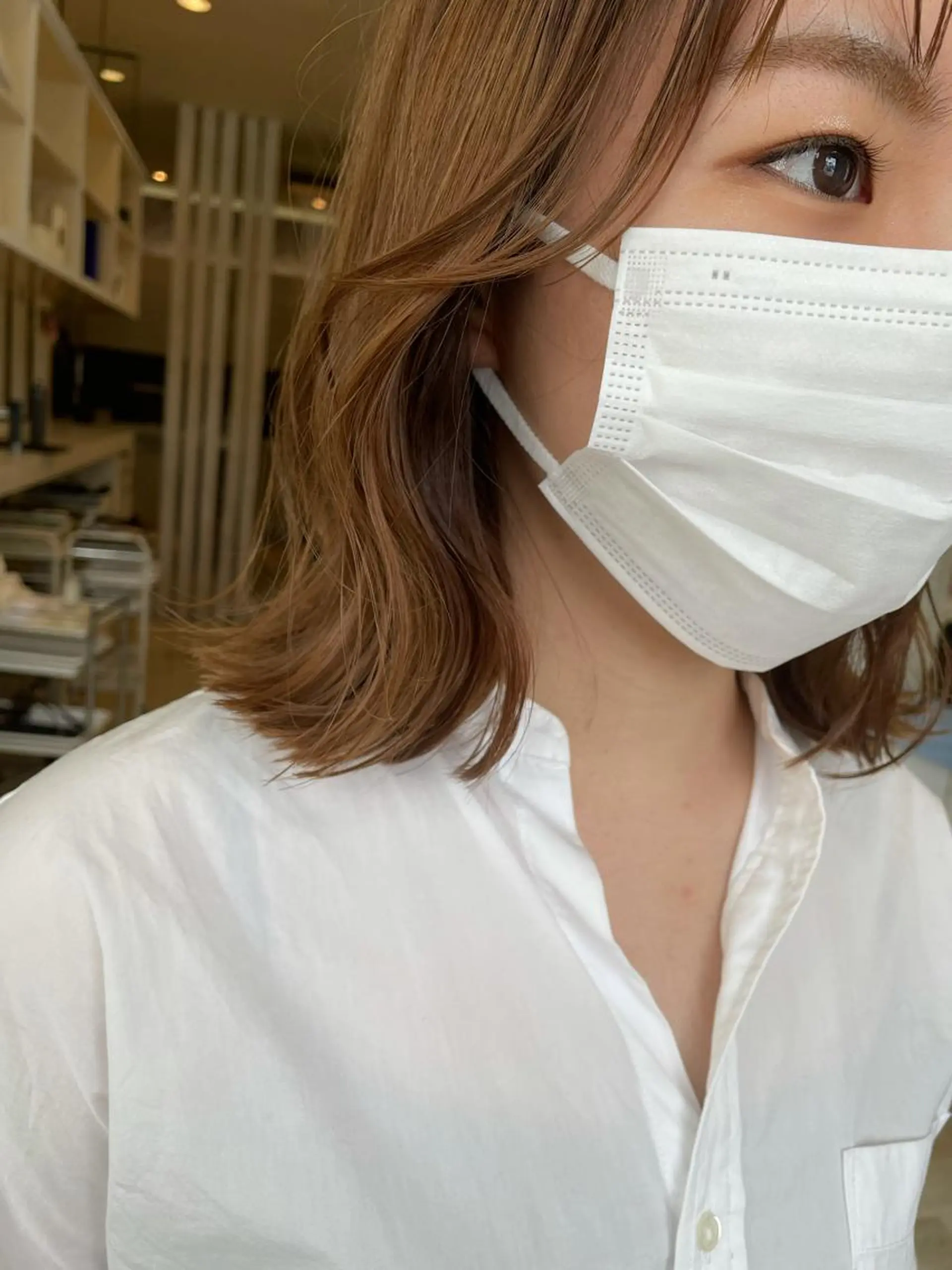 セミロング カラー ベージュカラー ハイトーンカラー ハイトーンベージュ ヨシンモリ Crén by marie 真嘉比店所属・東恩納 誠のヘアスタイル