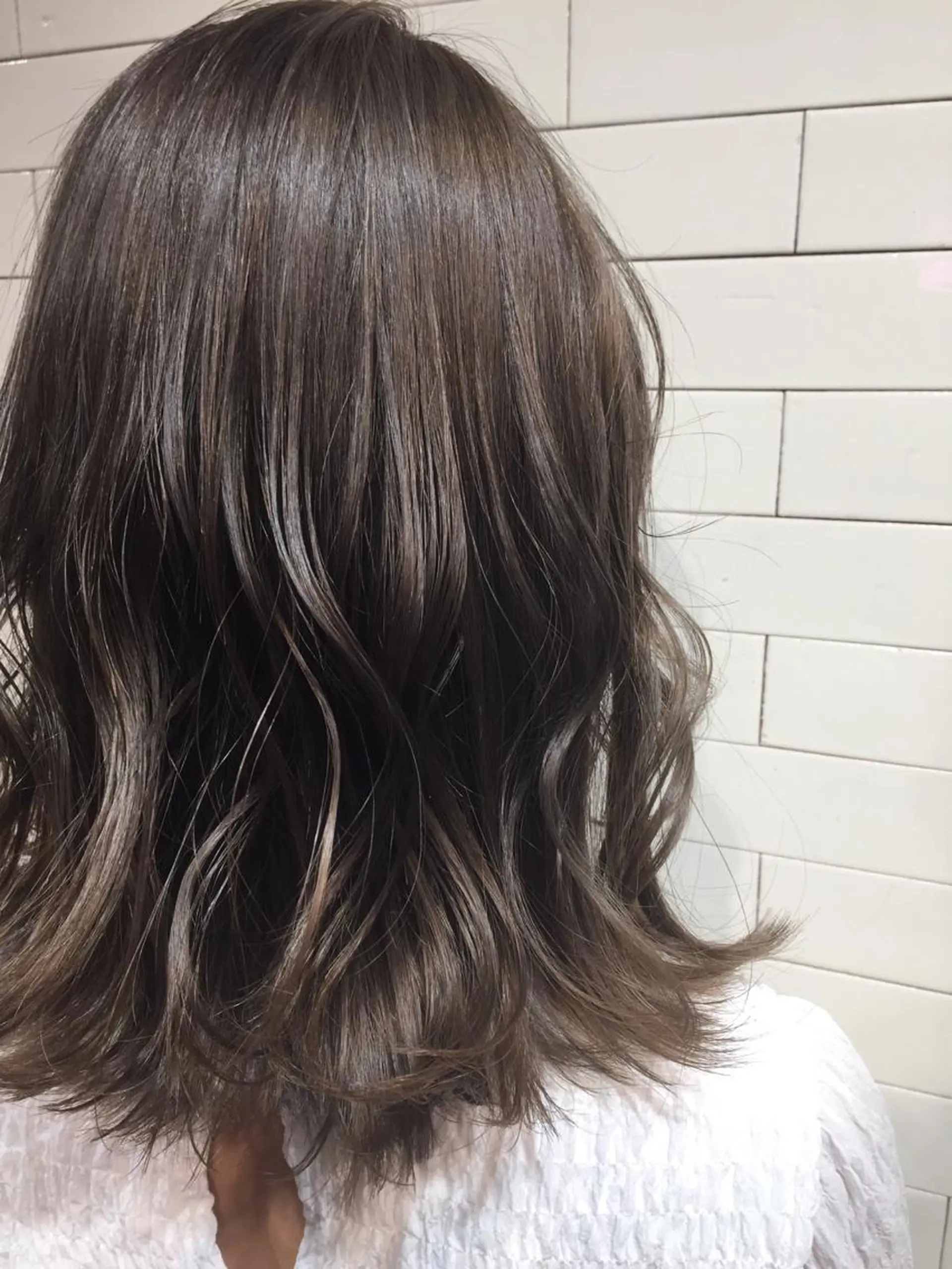 ミディアム カラー 田添 幹宜のヘアスタイル