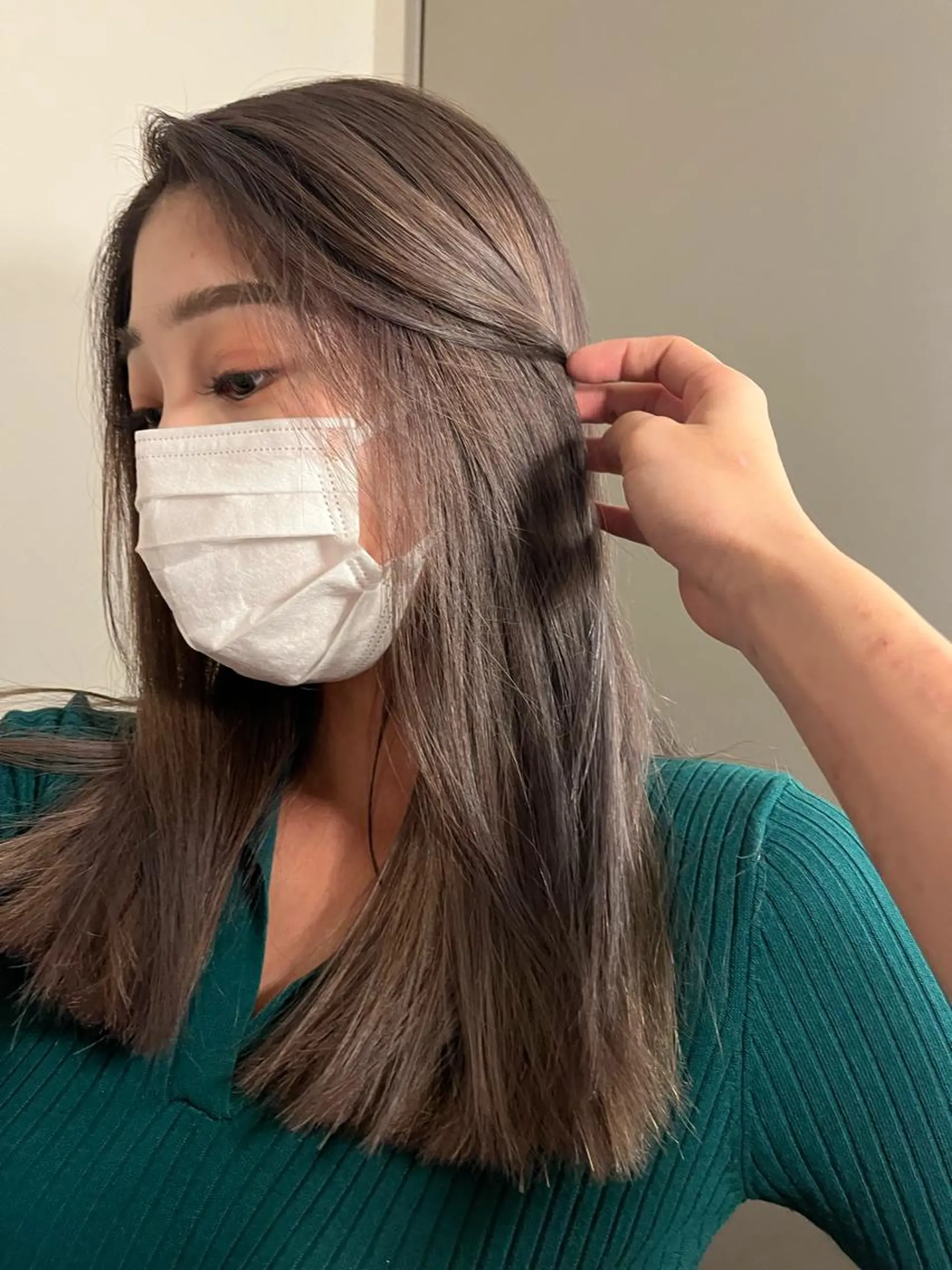 セミロング カラー NERO 眞下秋歩のヘアスタイル