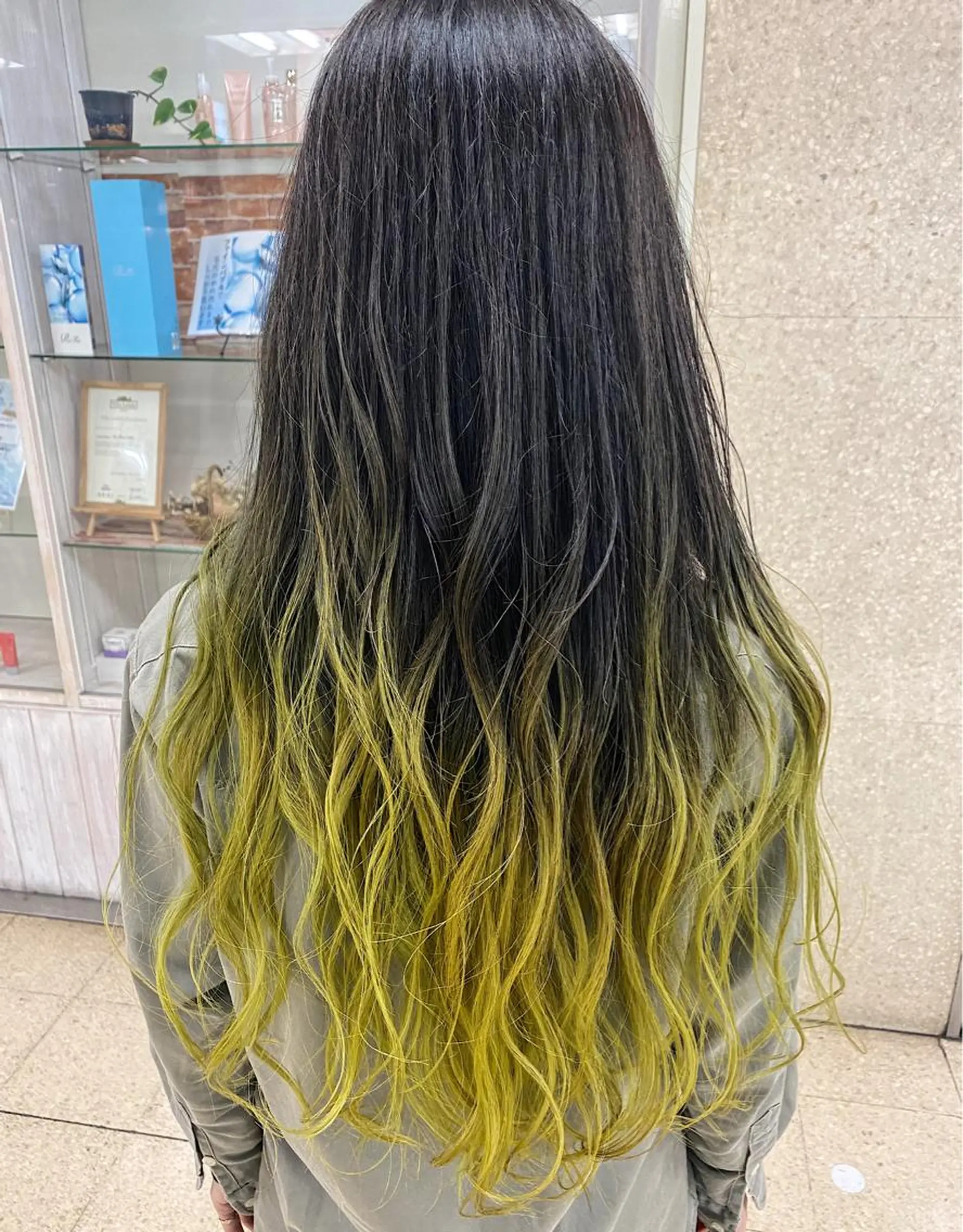 ロング カラー グラデーションカラー カット ヘアカラー トリートメント 菅村 勇亮のヘアスタイル
