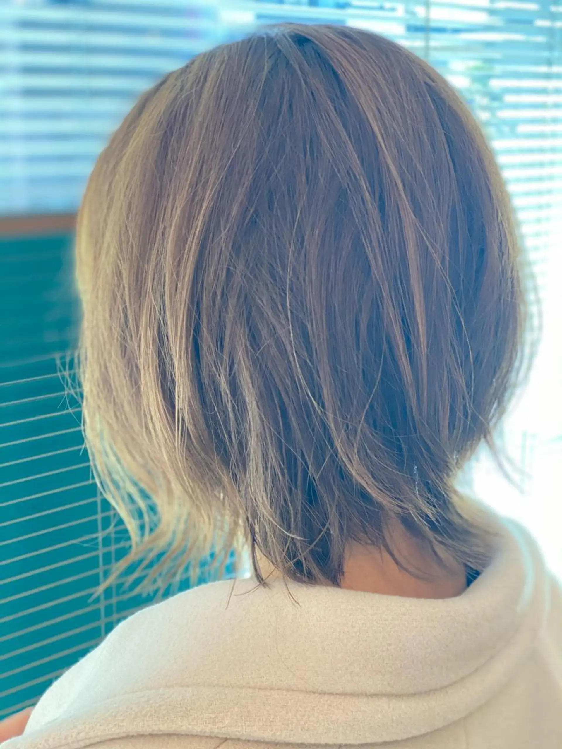 ショート アッシュ ショートヘア 外ハネヘア カット ヘアカラー 鈴木 雅人のヘアスタイル
