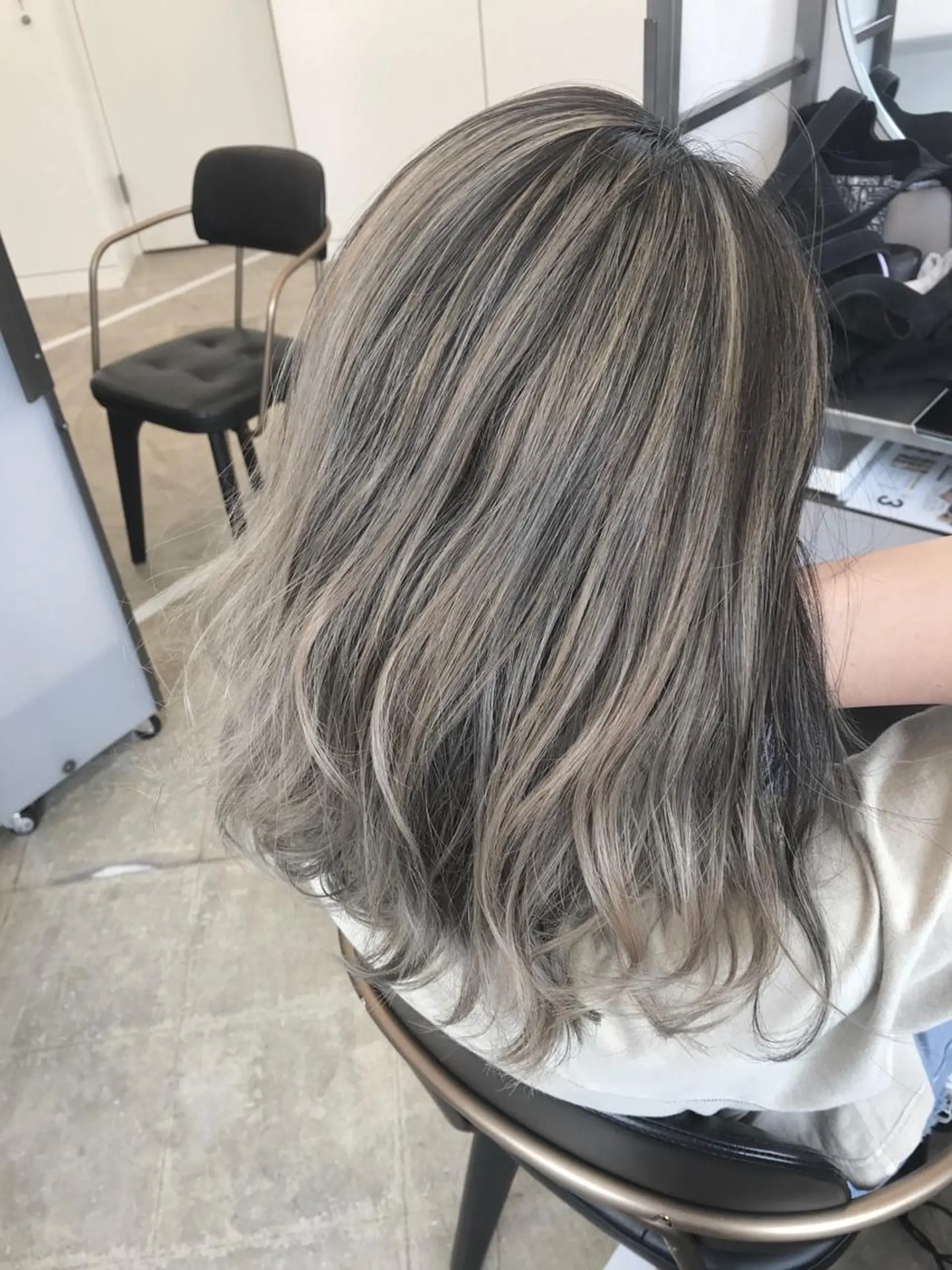 ミディアム カラー バレイヤージュ レイヤーカット 森本 笑のヘアスタイル