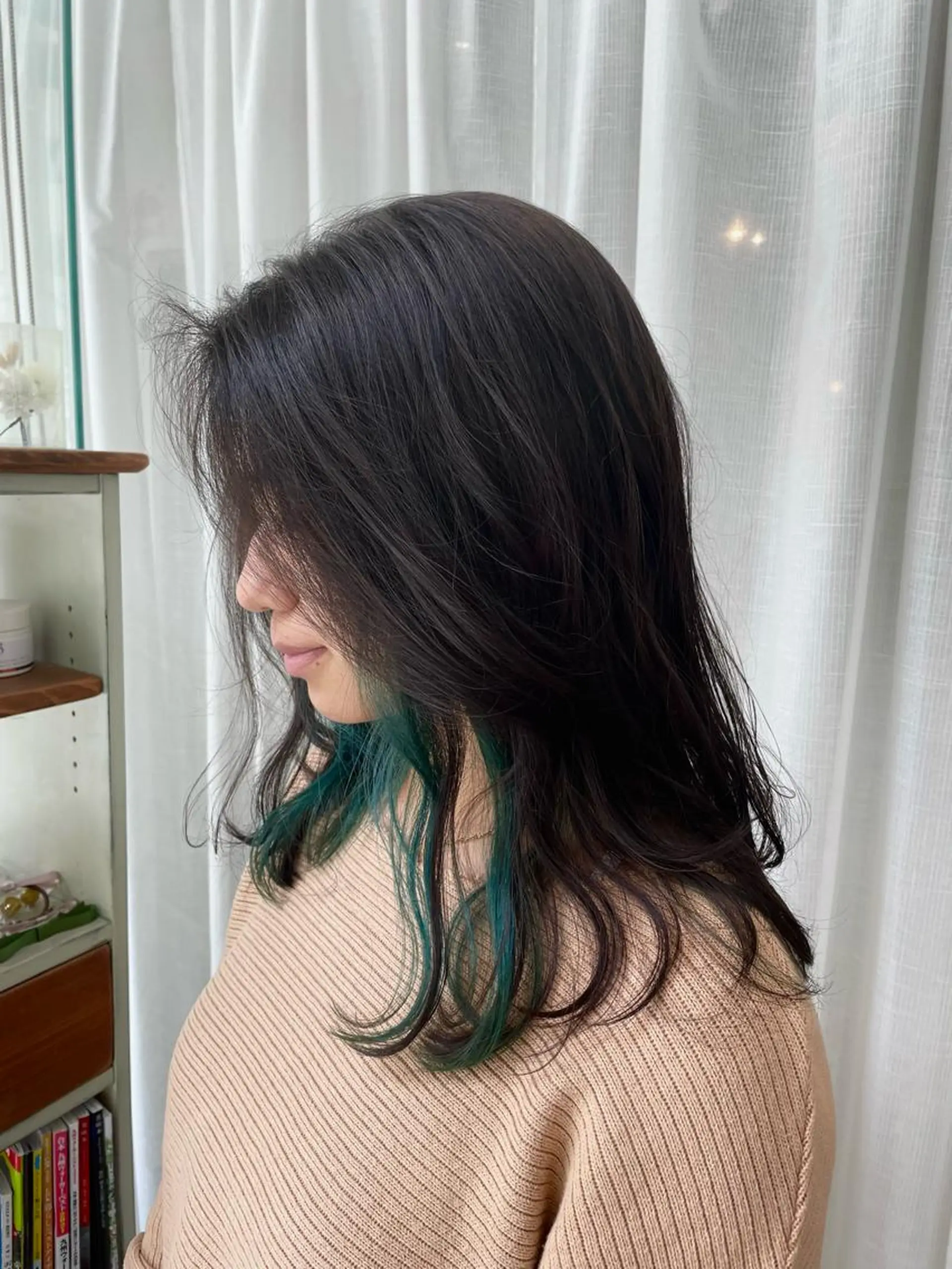 セミロング カラー インナーカラー カット ヘアカラー タナカ マナミのヘアスタイル