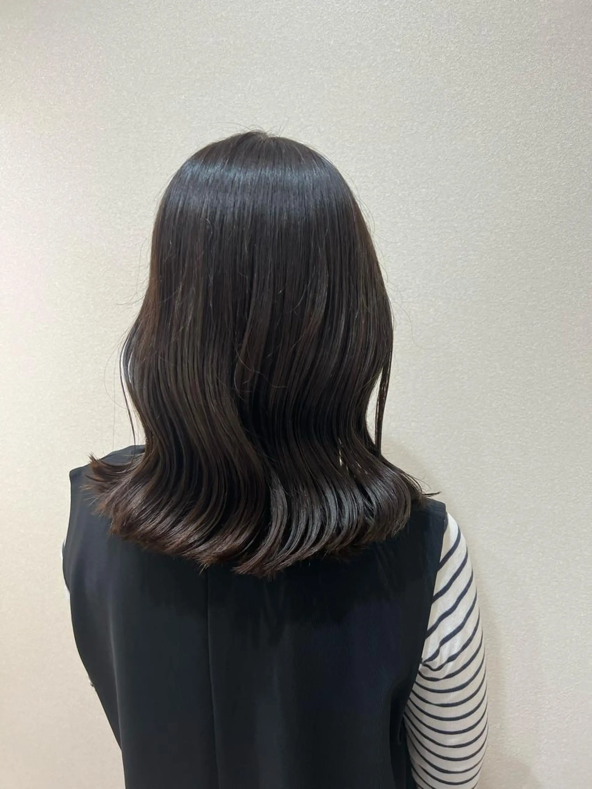 ミディアム カット ヘアカラー トリートメント ヘッドスパ mina .のヘアスタイル