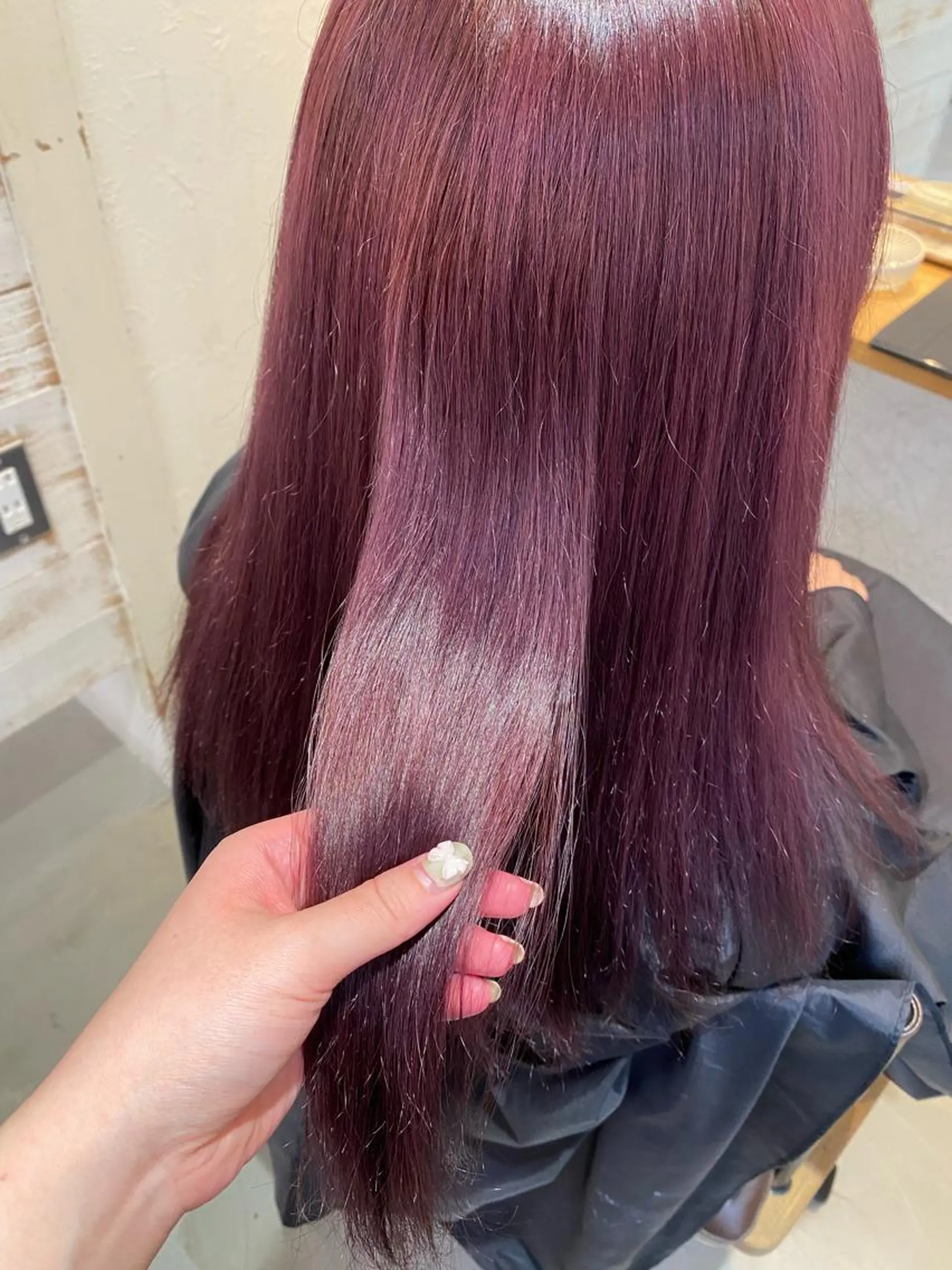 ロング ブリーチなしカラー レイヤーカットのヘアスタイル