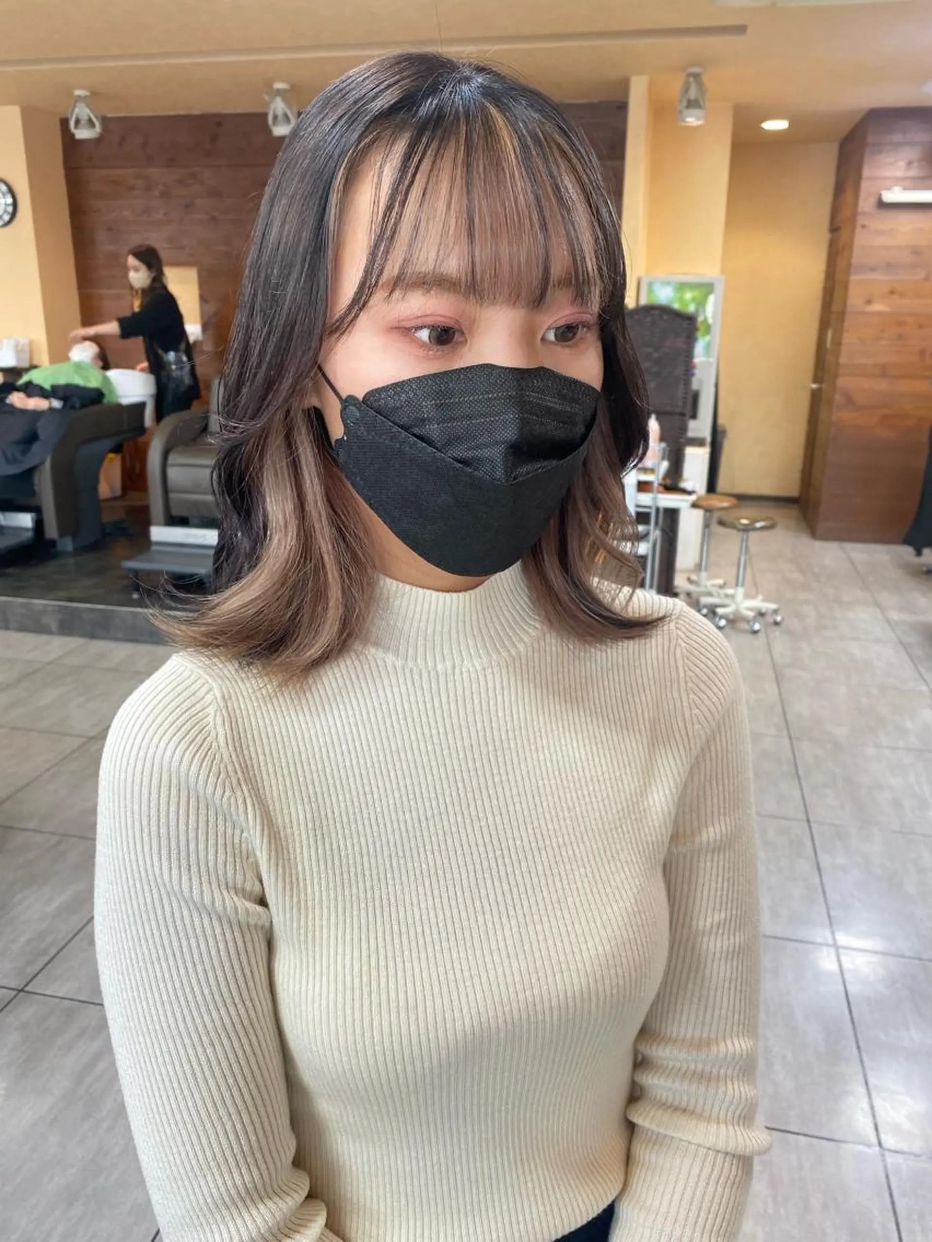 ミディアム カラー パーマ ヘアアレンジ ネイル マツエク・マツパ アイブロウ カット ヘアカラー トリートメント インナー×縮毛矯正 ピンクカラー澤井里菜のヘアスタイル