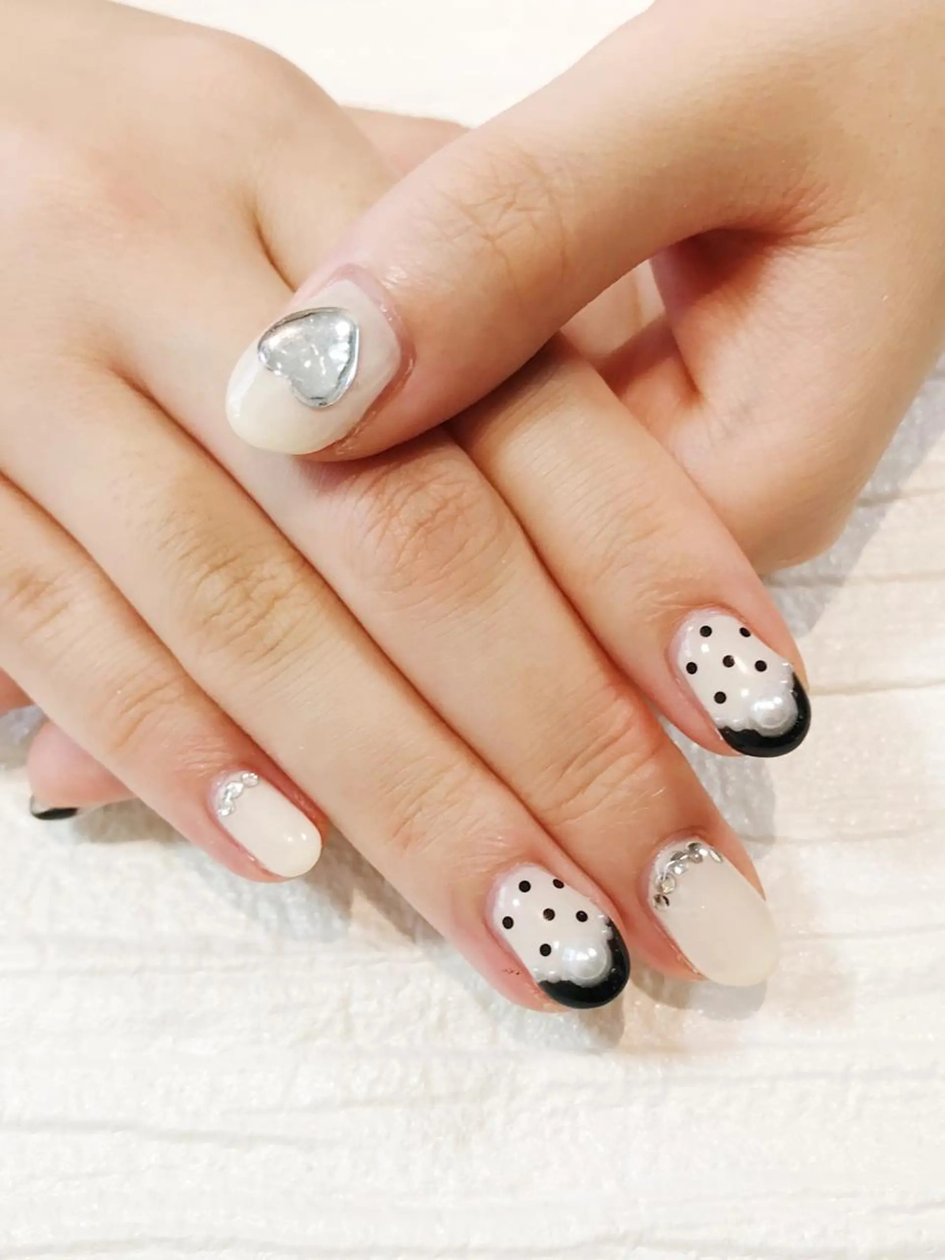 ネイル ドット ストーンネイル ハンドネイル NAILSALON AMULEのネイルデザイン
