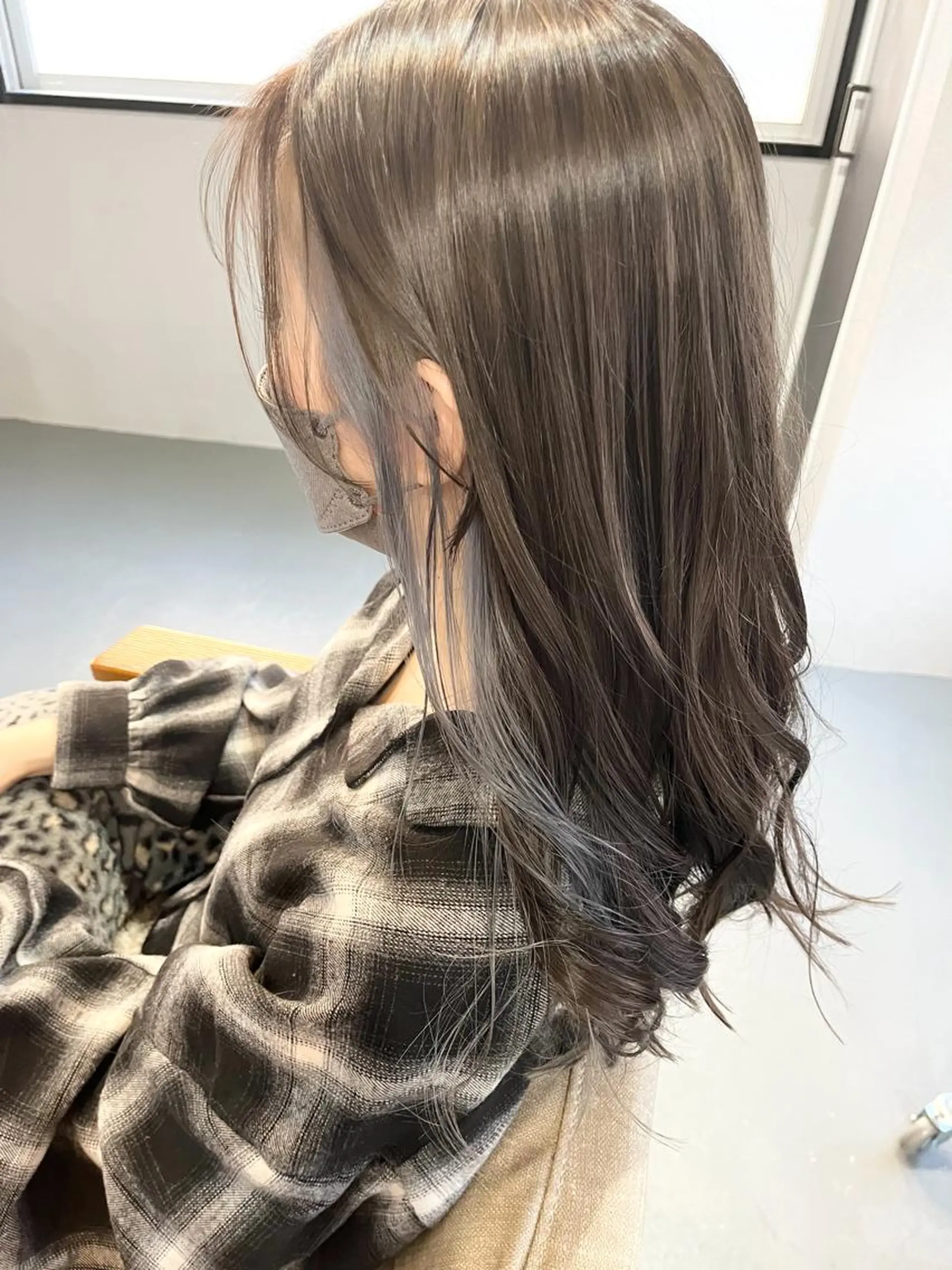 セミロング ヘアカラー Sherry所属・川尻 詩織のヘアスタイル