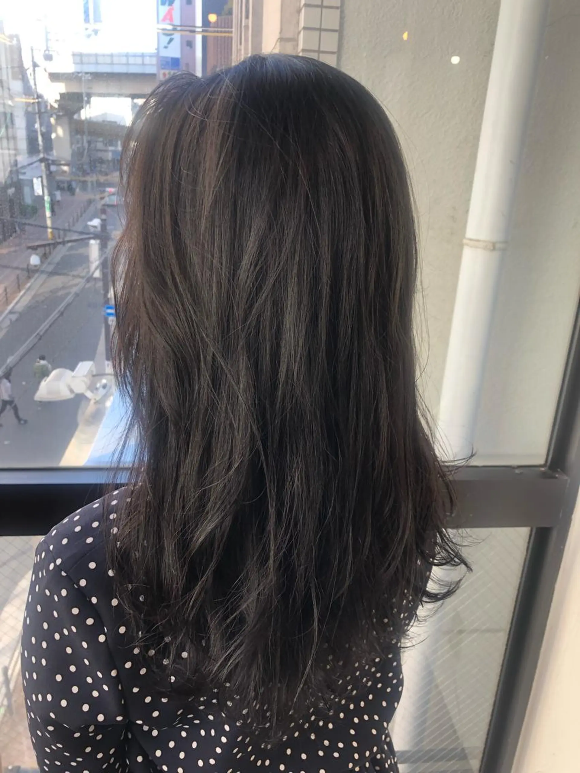 セミロング カラー 髪質改善&ブリーチ 伊勢 祐一郎のヘアスタイル