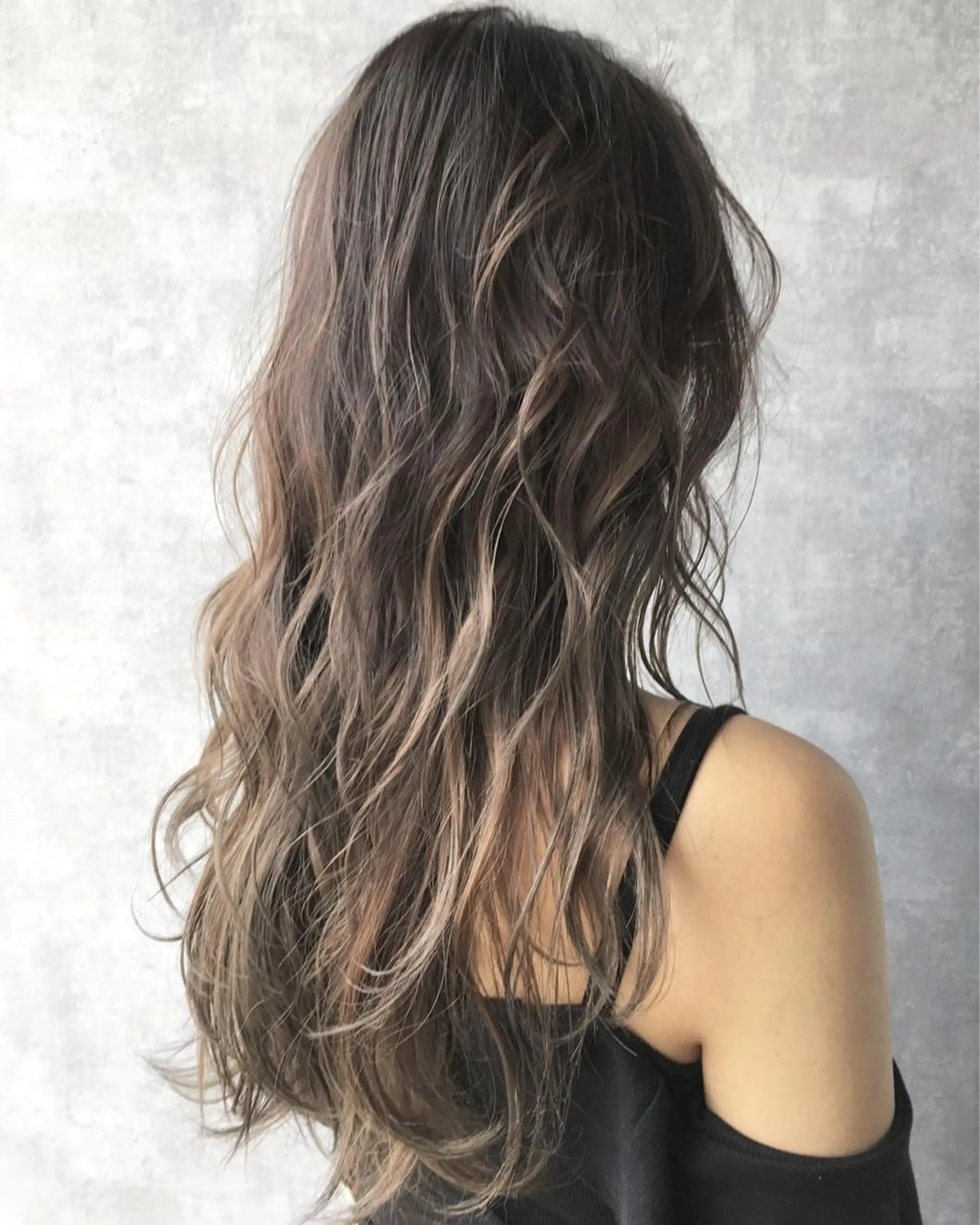 ロング カラー ベージュカラー グラデーションカラー ハイライトカラー ハイライト レイヤーカット BLend 渋谷のヘアスタイル