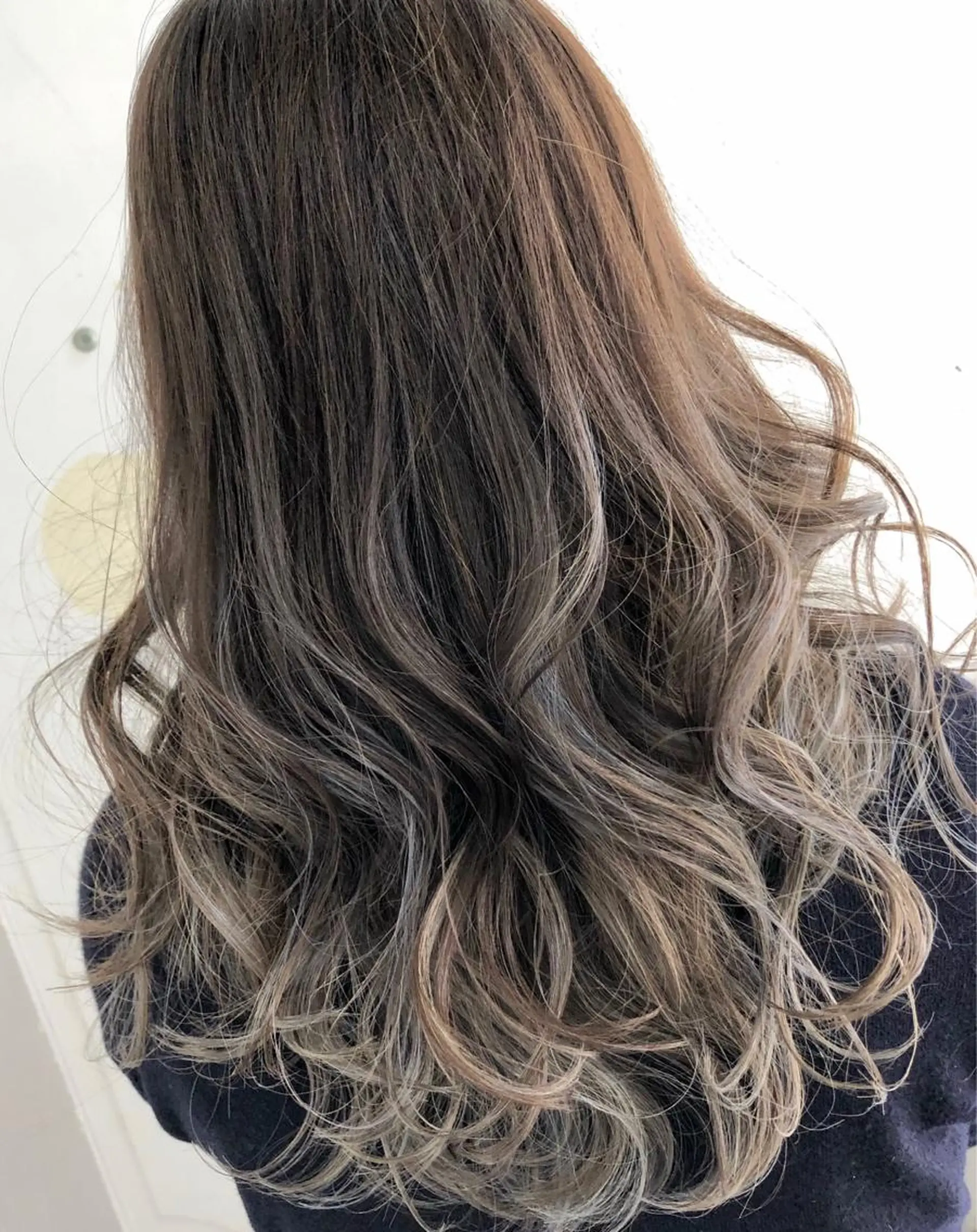 ロング カット ヘアカラー トリートメント 泉 大基のヘアスタイル