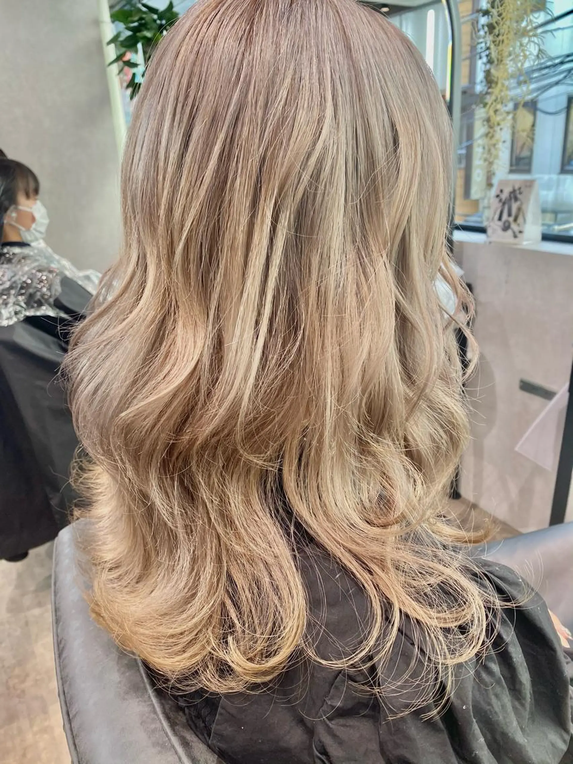 セミロング カラー 仲丸 茜のヘアスタイル