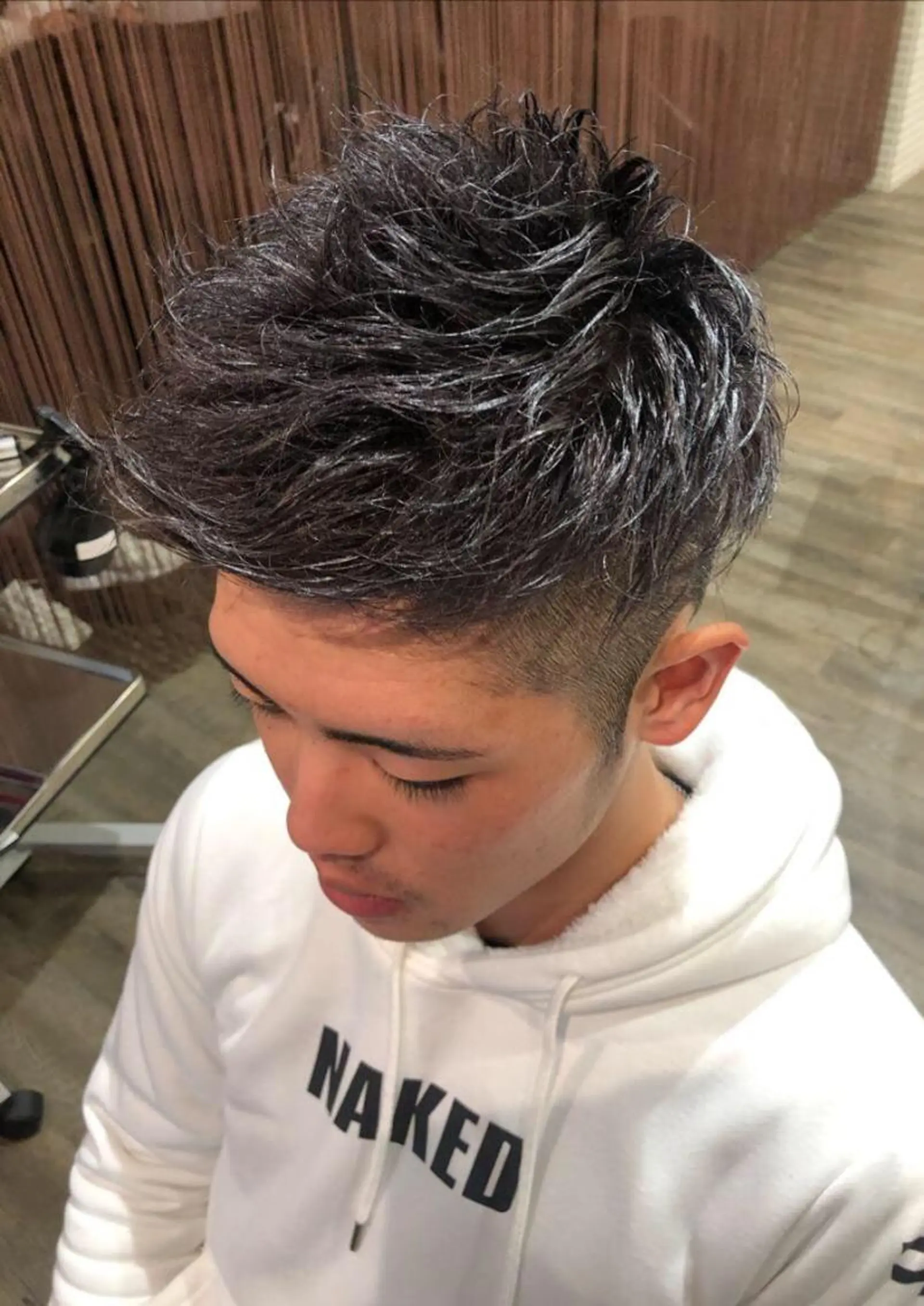 ショート カラー メンズ ダークグレー ダークグレージュ グレージュ 12月限定クーポン 💕大量更新ブリーチのヘアスタイル