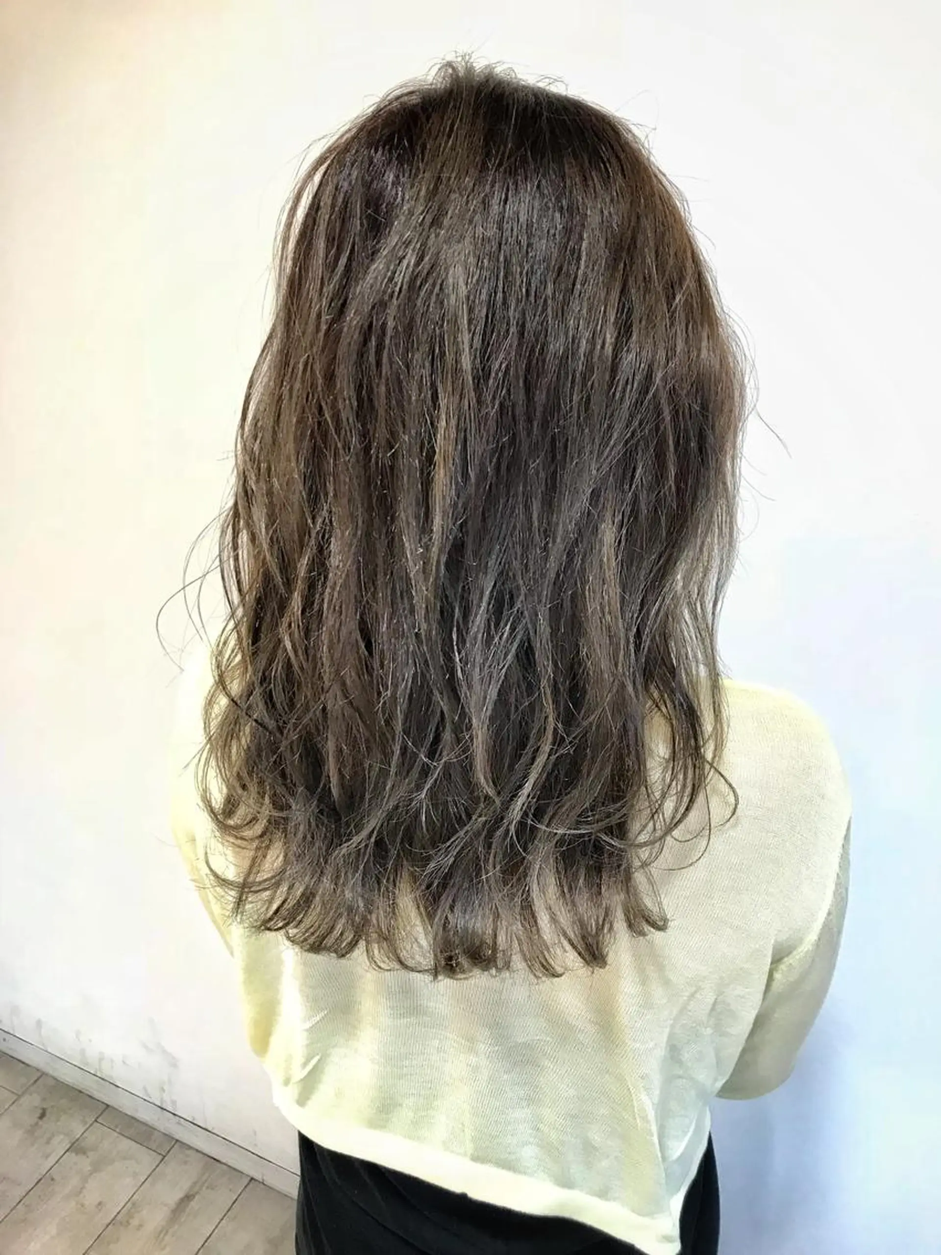 セミロング カラー アッシュ ベージュカラー 外国人風カラー chiyo yasuのヘアスタイル