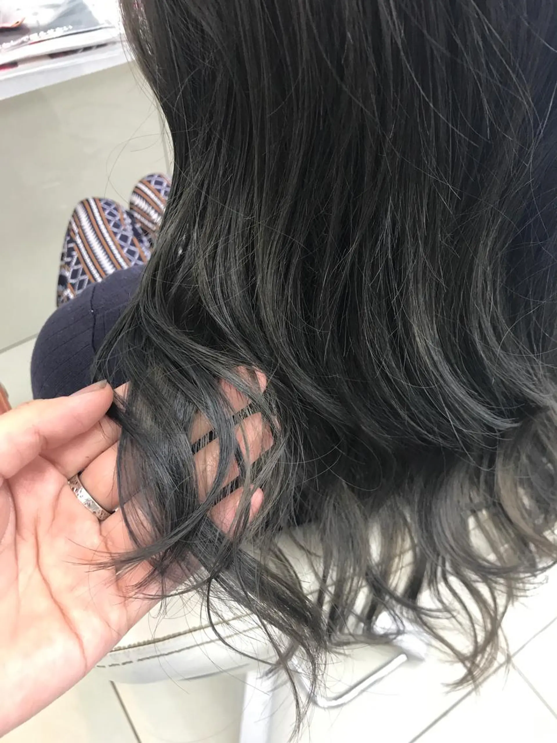 ロング カラー ブリーチ ブルーカラー ブルージュ グラデーションカラー 艶髪ハイトーンカラー 💘kazueのヘアスタイル