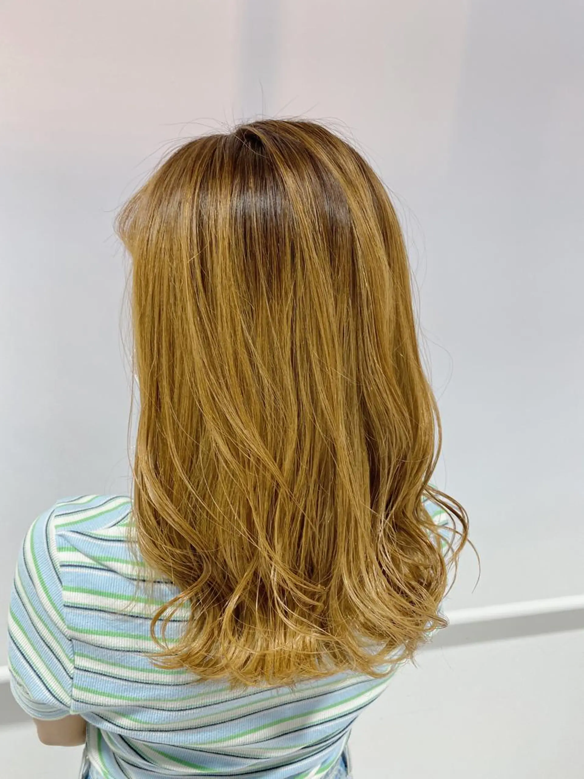 ミディアム カラー バレイヤージュ レイヤーカット ヘアカラー 新井 広之のヘアスタイル
